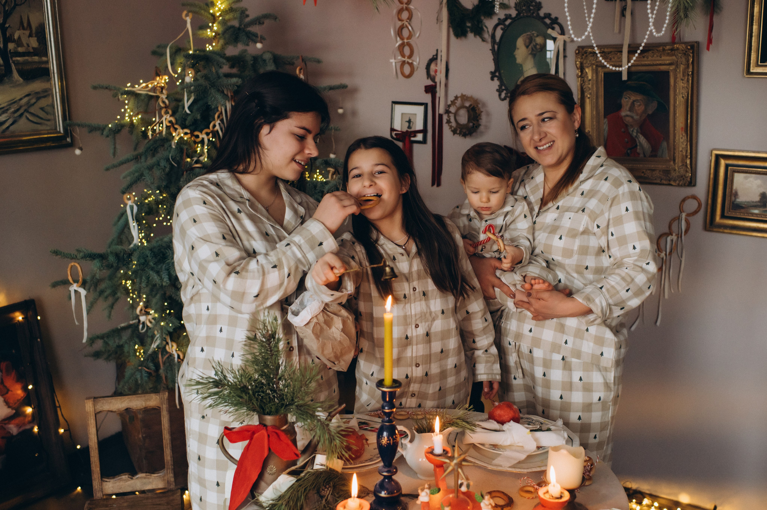 Перший тортик малюка, зйомка першого тортика Тернопіль, новорічна фотосесія, зйомка дня народження, сімейний фотограф Тернопіль, cakesmash. Сімейний, дитячий та індивідуальний фотограф в м. Тернопіль, м. Львів