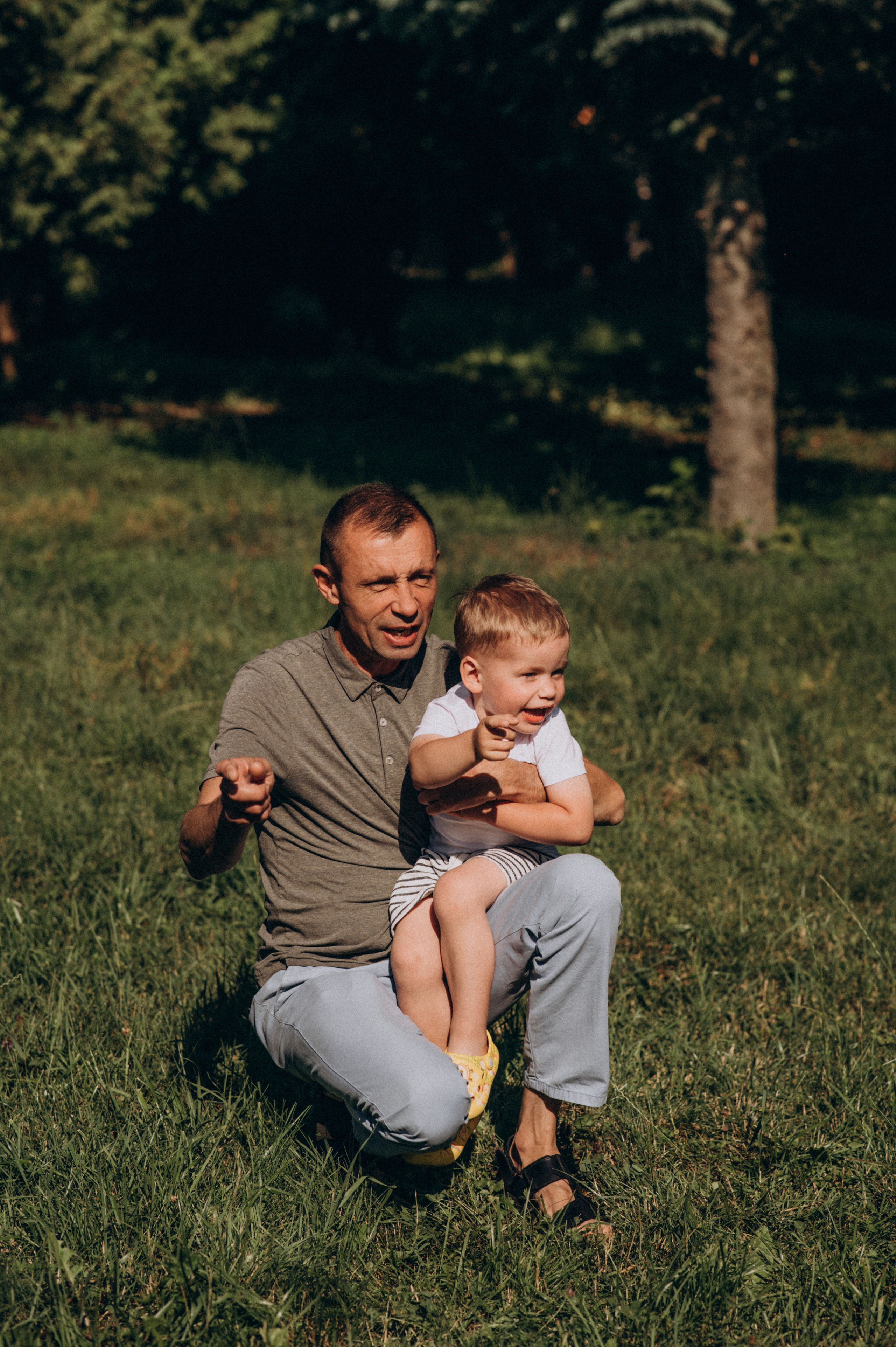 Сімейна літня фотосесія в парку, сімейний фотограф Тернопіль Львів. Сімейний, дитячий та індивідуальний фотограф в м. Тернопіль, м. Львів