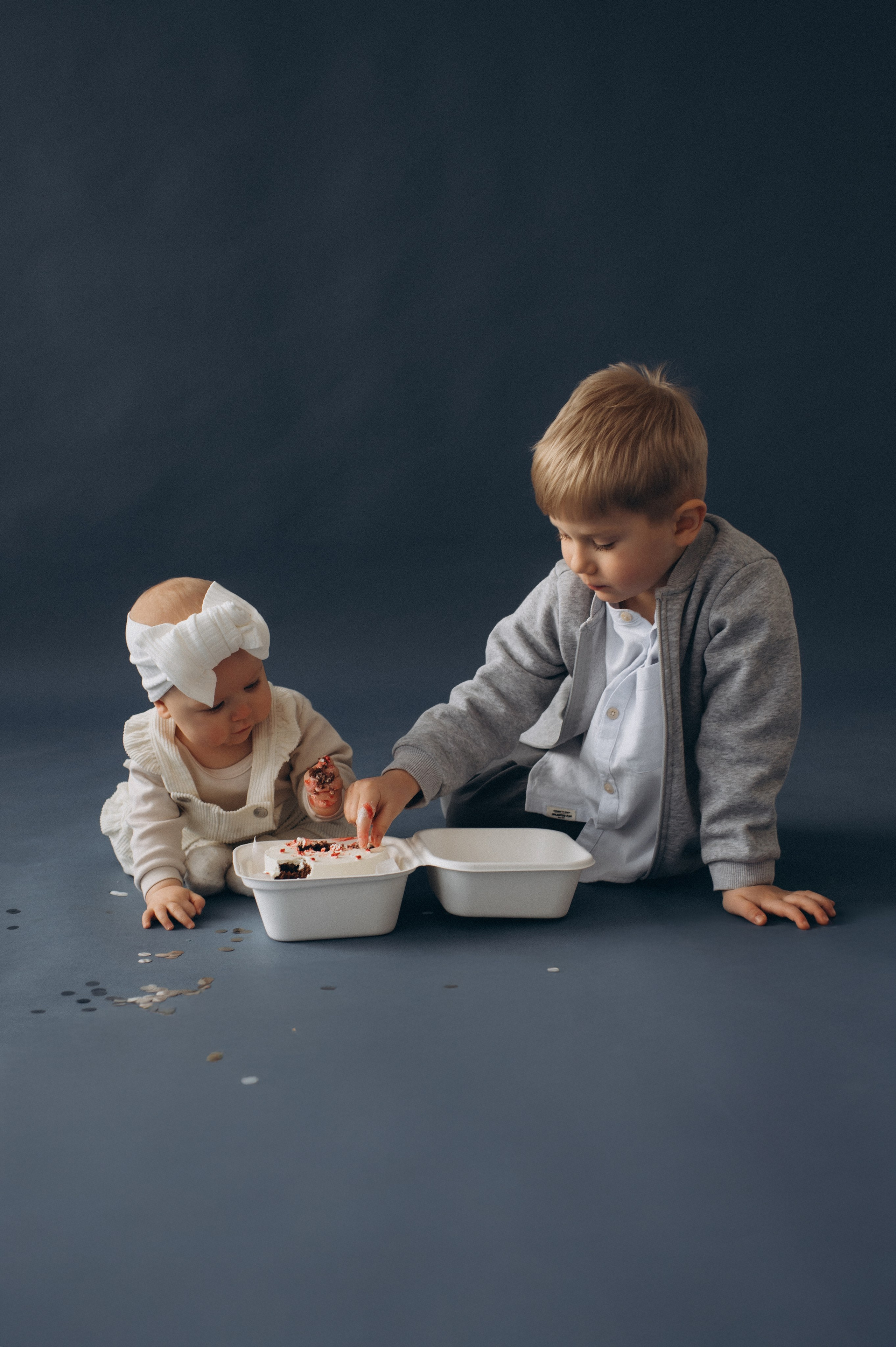Перший тортик малюка Тернопіль, зйомка дня народження, сімейний фотограф Тернопіль, cakesmash, сімейна фотосесія у студії Тернопіль. Сімейний, дитячий та індивідуальний фотограф в м. Тернопіль, м. Львів