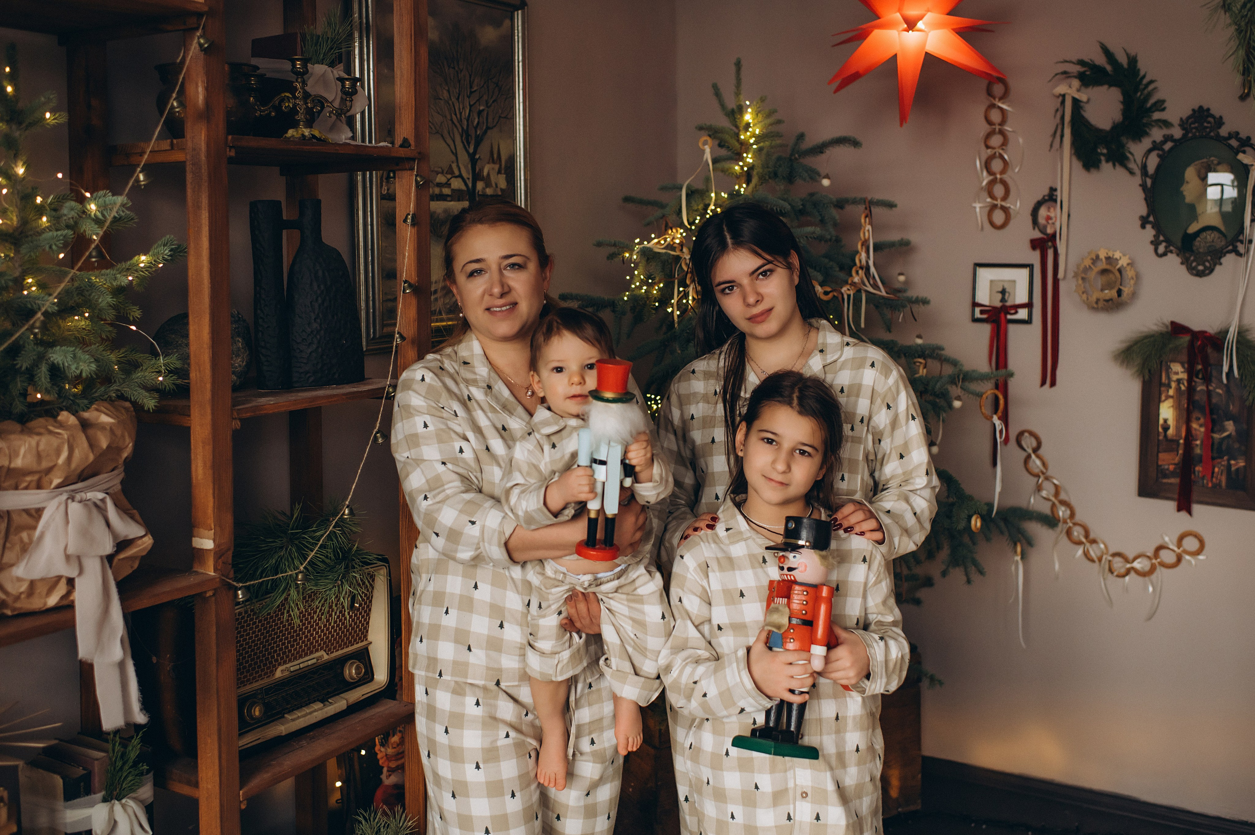 Перший тортик малюка, зйомка першого тортика Тернопіль, новорічна фотосесія, зйомка дня народження, сімейний фотограф Тернопіль, cakesmash. Сімейний, дитячий та індивідуальний фотограф в м. Тернопіль, м. Львів