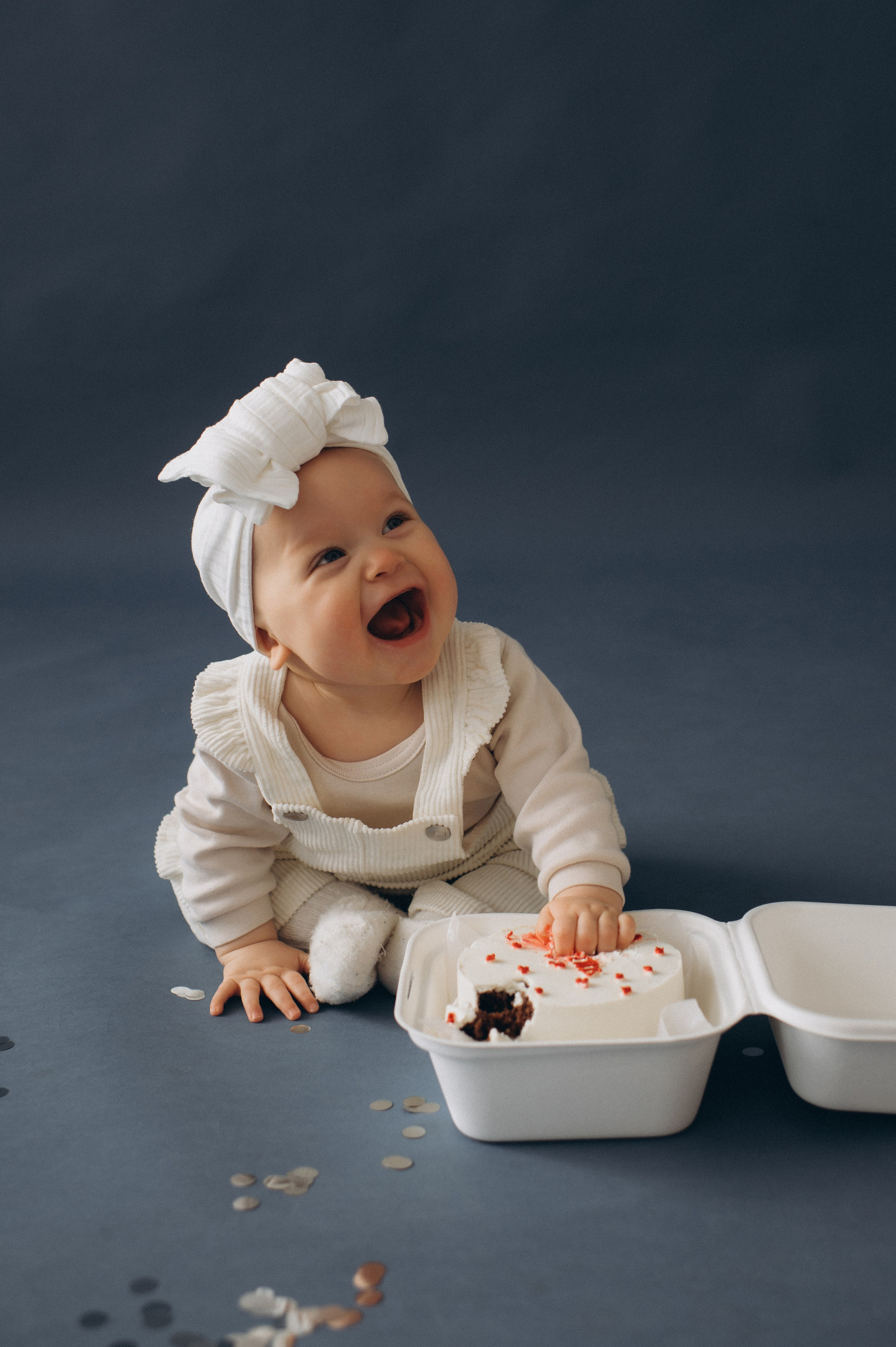 Перший тортик малюка Тернопіль, зйомка дня народження, сімейний фотограф Тернопіль, cakesmash, сімейна фотосесія у студії Тернопіль. Сімейний, дитячий та індивідуальний фотограф в м. Тернопіль, м. Львів