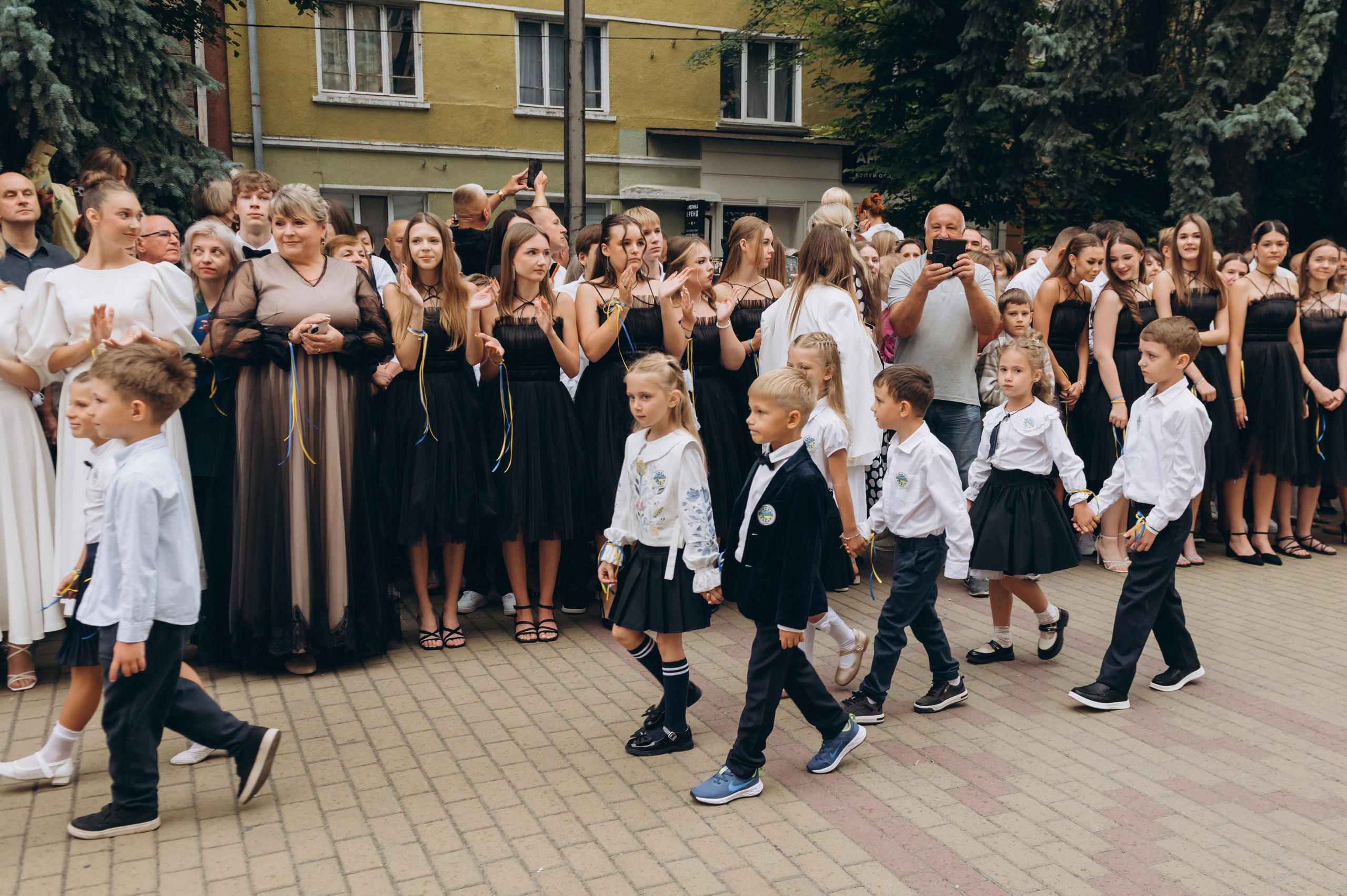 Перший дзвоник у Тернополі, фотосесія першокласників