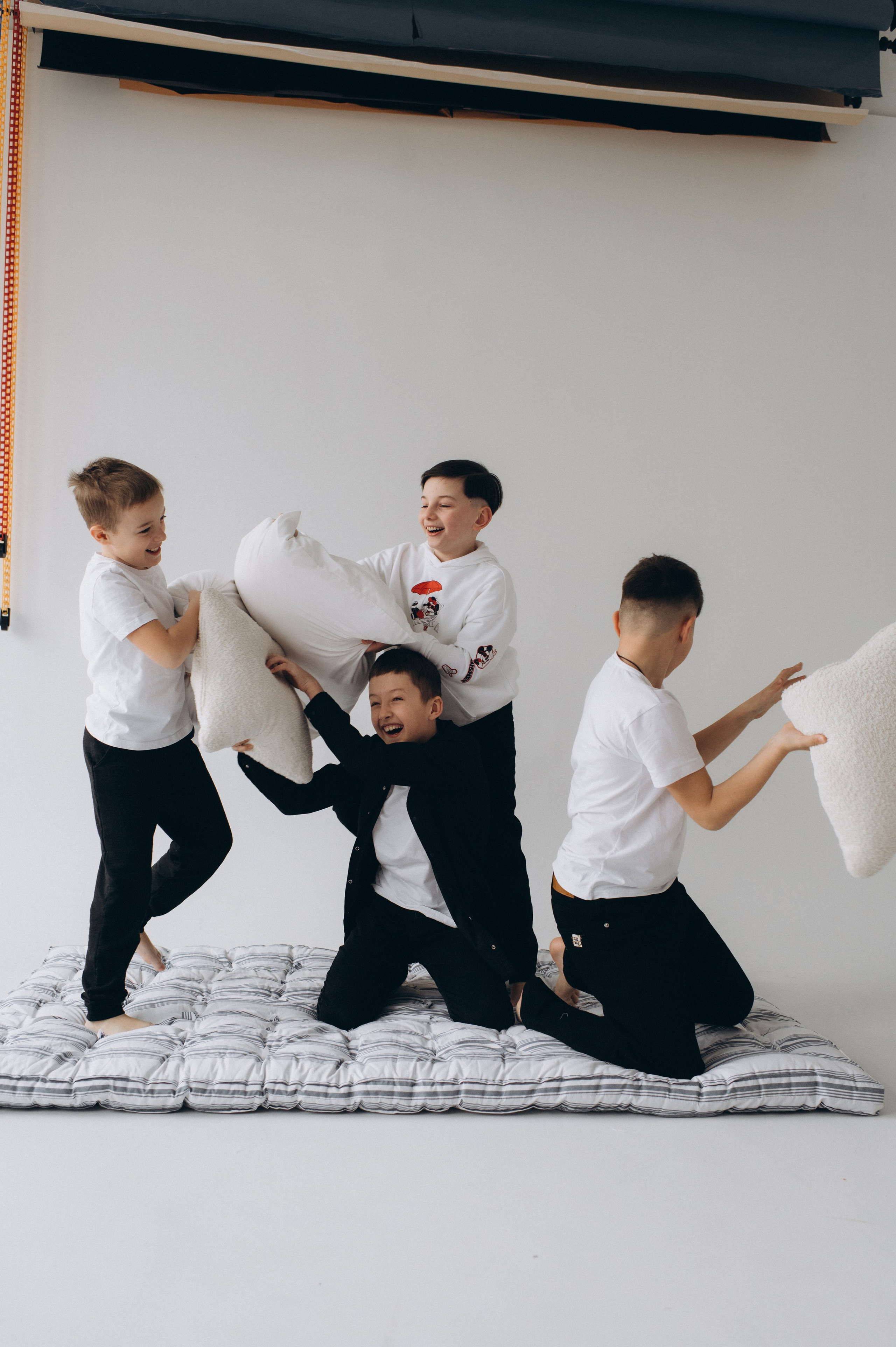 Шкільна фотосесія на віньєтки Тернопіль, шкільні альбоми, фотосесія випускників Тернопіль, випускний альбом, фотограф випускний Тернопіль. Сімейний, дитячий та індивідуальний фотограф в м. Тернопіль, м. Львів