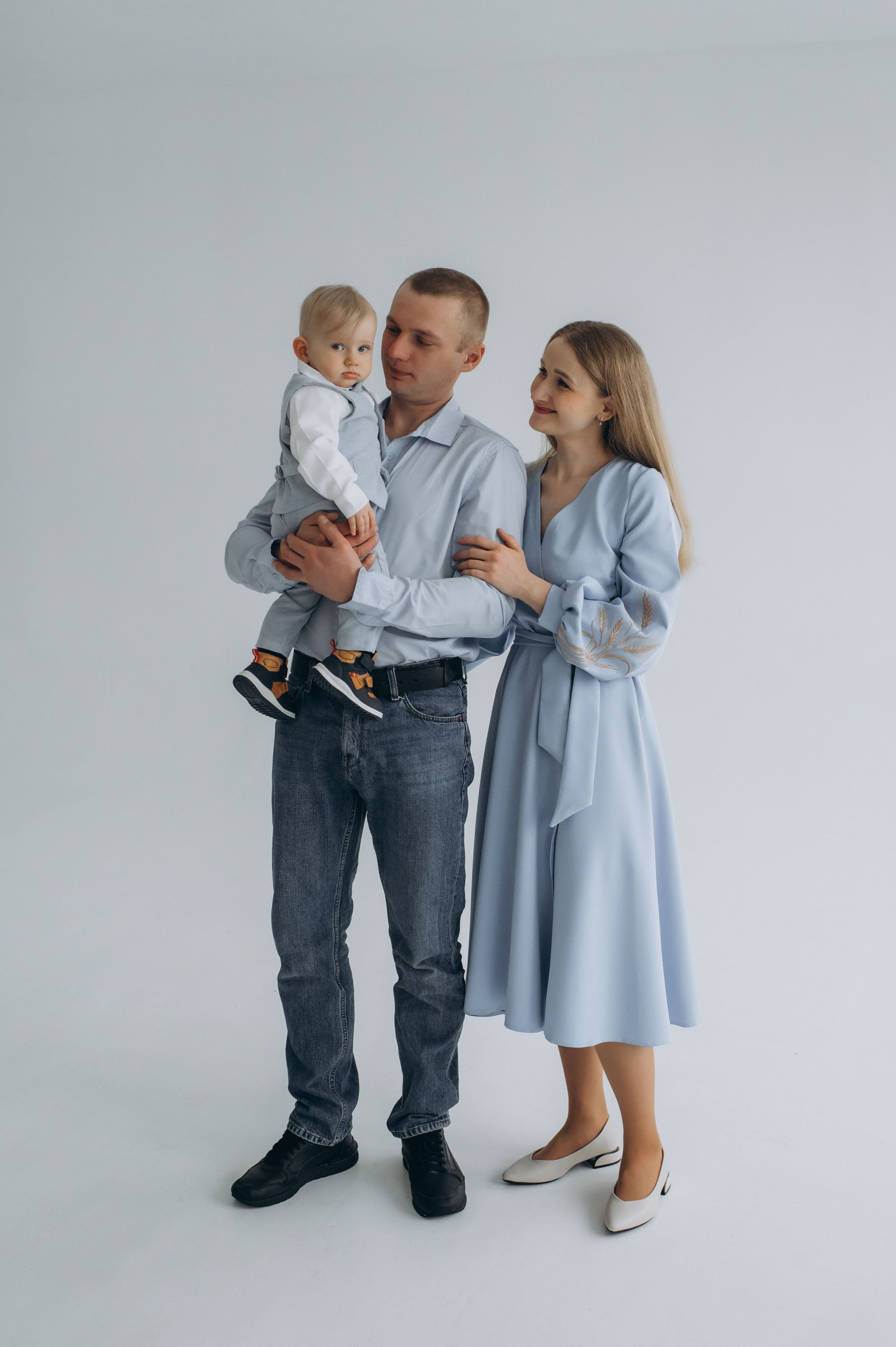 Зйомка дня народження дитини, фотосесія 1 рік Тернопіль, сімейний фотограф Тернопіль, сімейна фотосесія Тернопіль, перший тортик малюка. Сімейний, дитячий та індивідуальний фотограф в м. Тернопіль, м. Львів