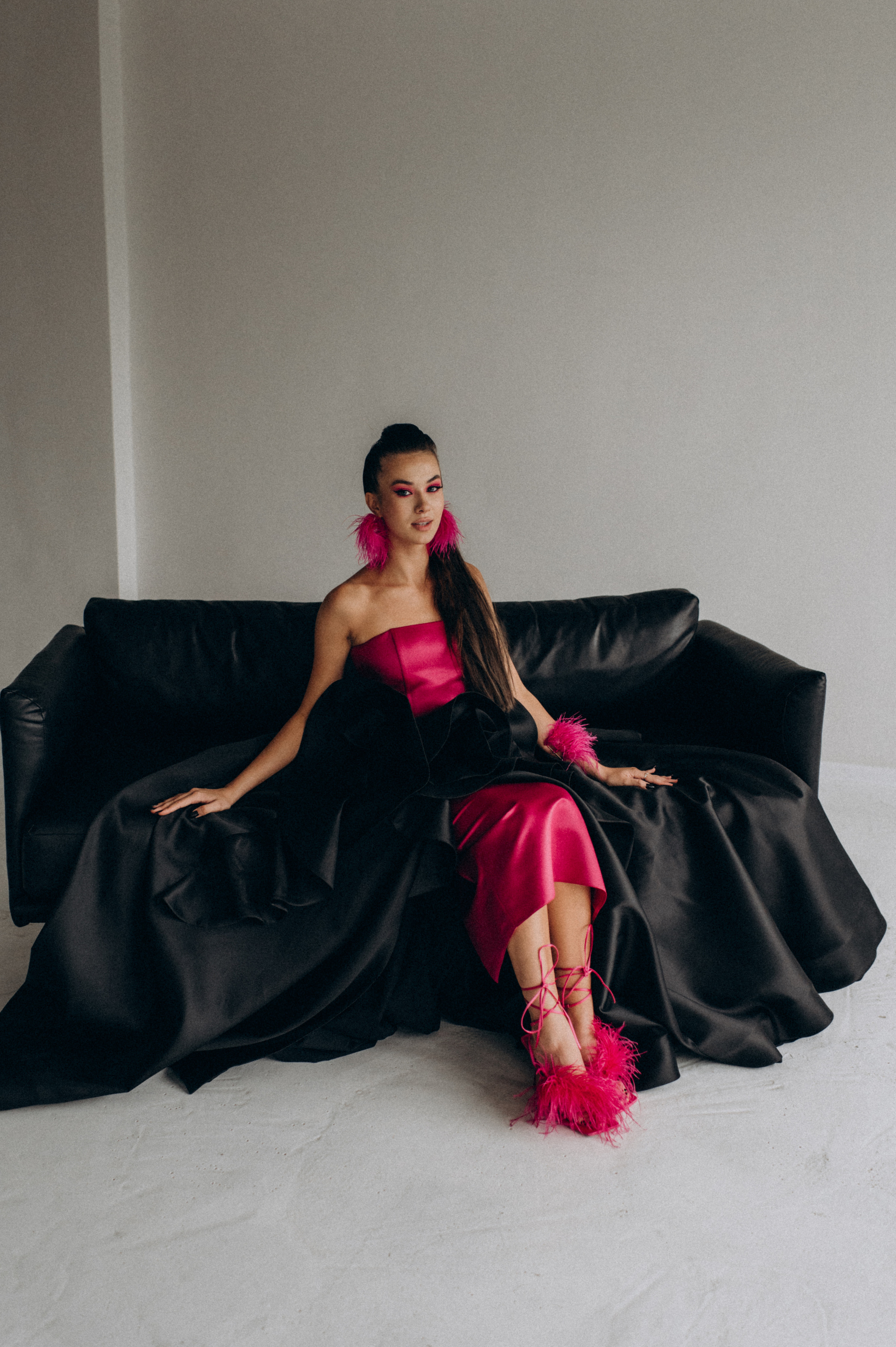 Випускниця, зйомка у студії, фотосесія випускного Тернопіль Львів. Сімейний, дитячий та індивідуальний фотограф в м. Тернопіль, м. Львів