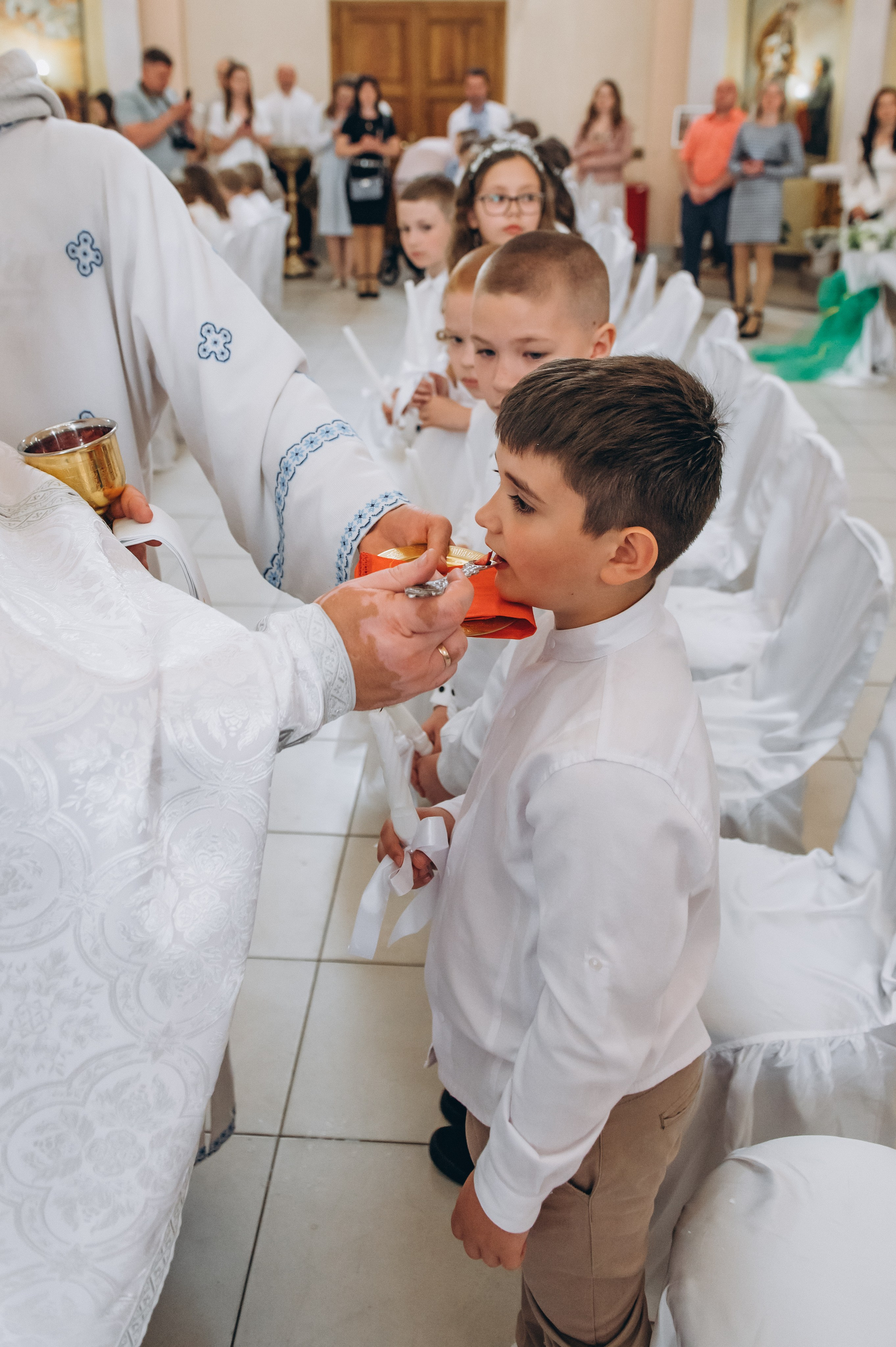 Фотосесія Причастя Тернопіль, зйомка Причастя, фотограф на Причастя Тернопіль, Причастя Львів, церква Петра і Павла. Сімейний, дитячий та індивідуальний фотограф в м. Тернопіль, м. Львів