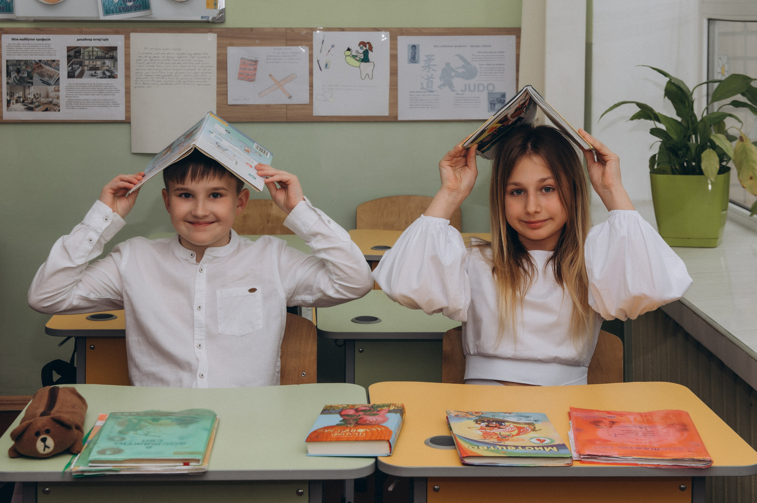 Шкільна фотосесія на віньєтки Тернопіль, фотосесія випускників Тернопіль, зйомка на віньєтки, шкільні фотоальбоми Тернопіль. Сімейний, дитячий та індивідуальний фотограф в м. Тернопіль, м. Львів