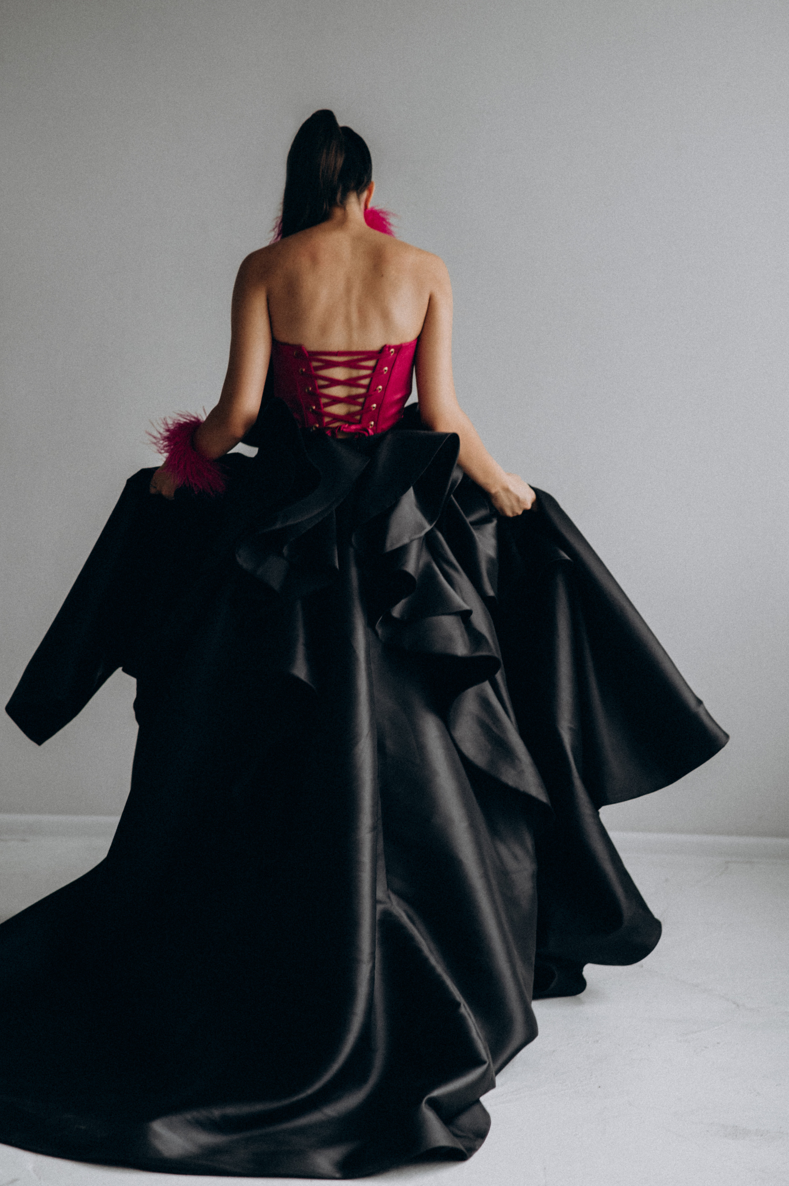 Випускниця, зйомка у студії, фотосесія випускного Тернопіль Львів. Сімейний, дитячий та індивідуальний фотограф в м. Тернопіль, м. Львів