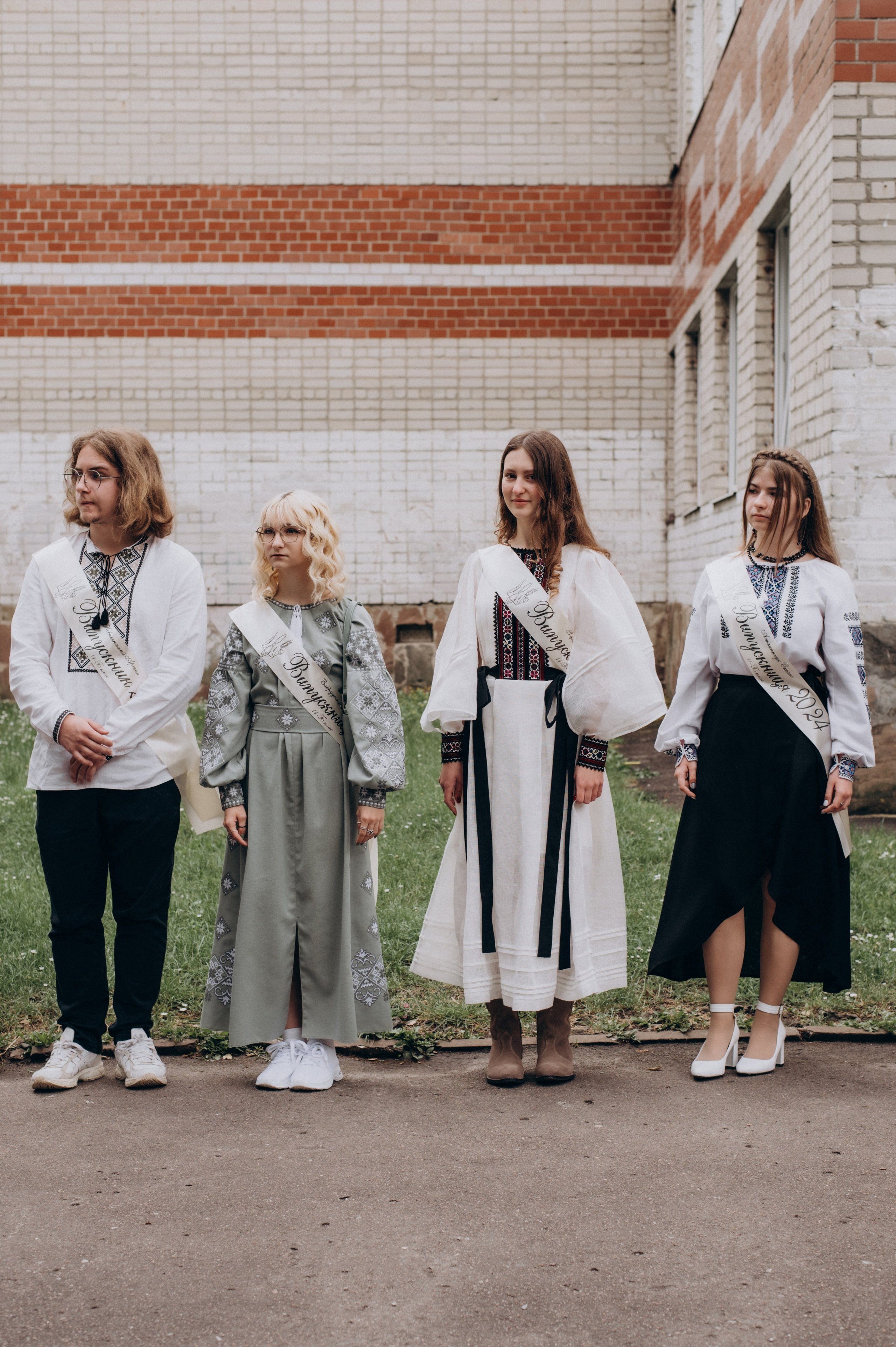 Фотосесія останнього дзвоника, фотосесія випускників Тернопіль, випускний 2024. Сімейний, дитячий та індивідуальний фотограф в м. Тернопіль, м. Львів