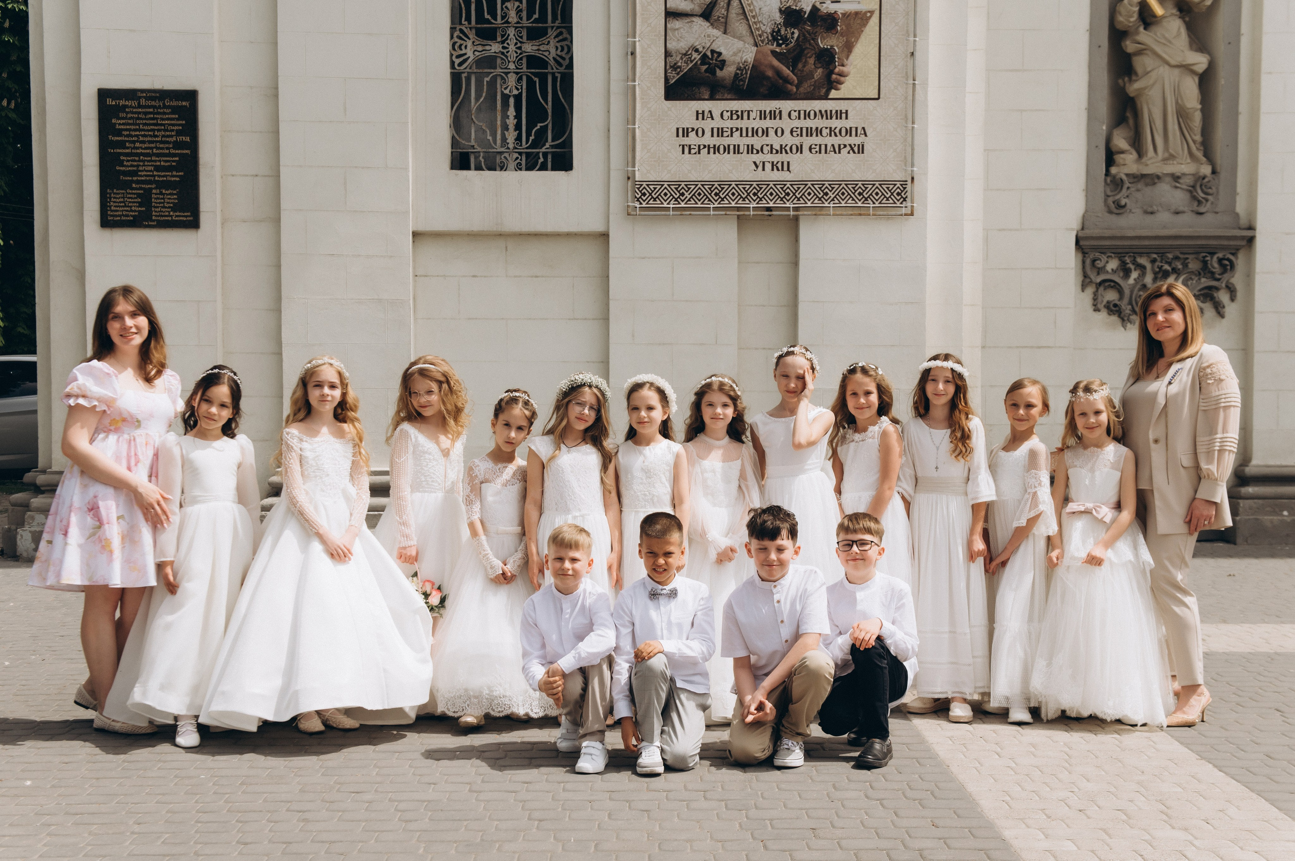 Фотосесія Першого Причастя Тернопіль, фотосесія Причастя Тернопіль, Таїнство Першого Причастя Тернопіль, Катедра Причастя Тернопіль. Сімейний, дитячий та індивідуальний фотограф в м. Тернопіль, м. Львів