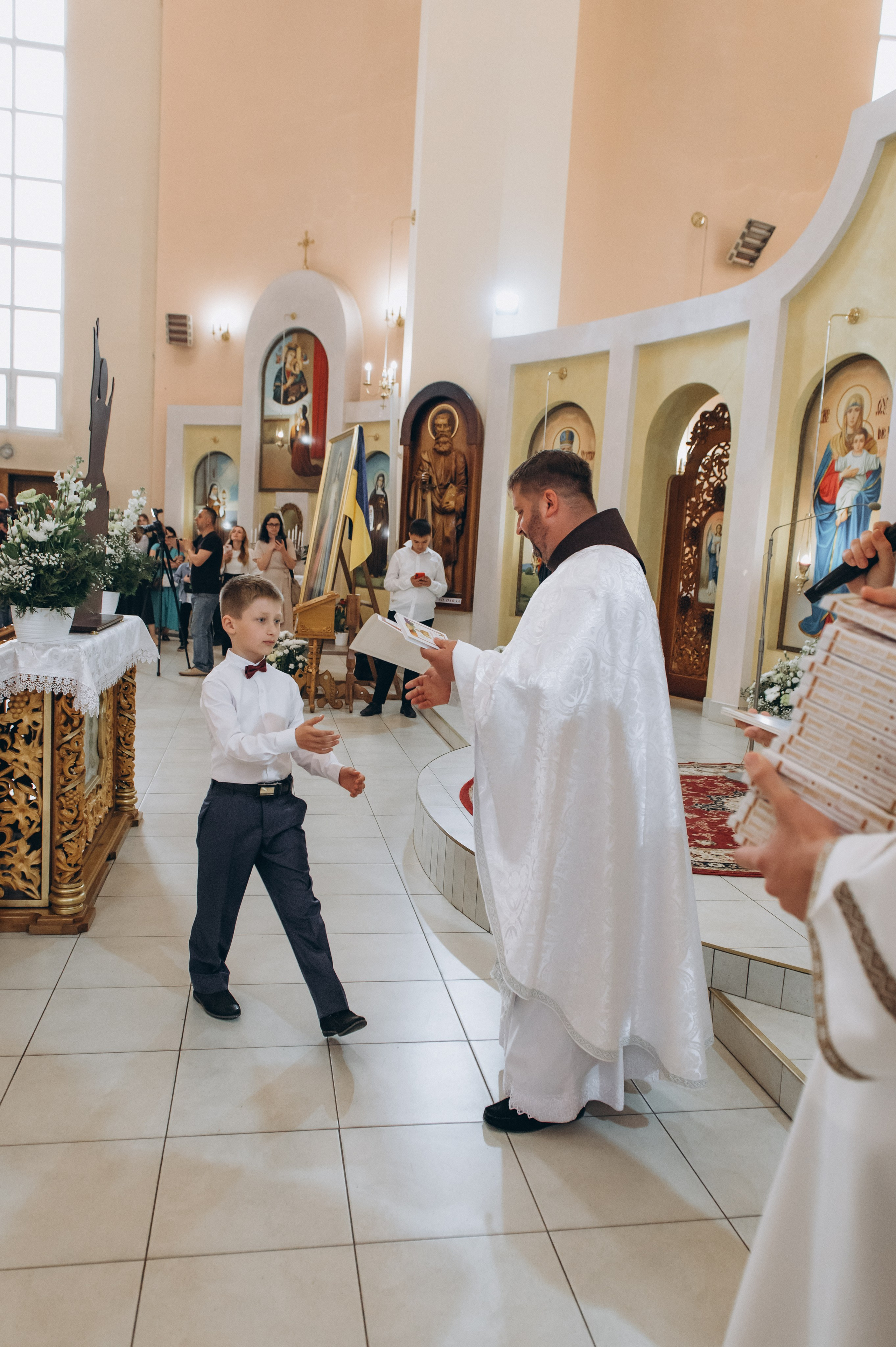 Фотосесія Причастя Тернопіль, зйомка Причастя, фотограф на Причастя Тернопіль, Причастя Львів, церква Петра і Павла. Сімейний, дитячий та індивідуальний фотограф в м. Тернопіль, м. Львів