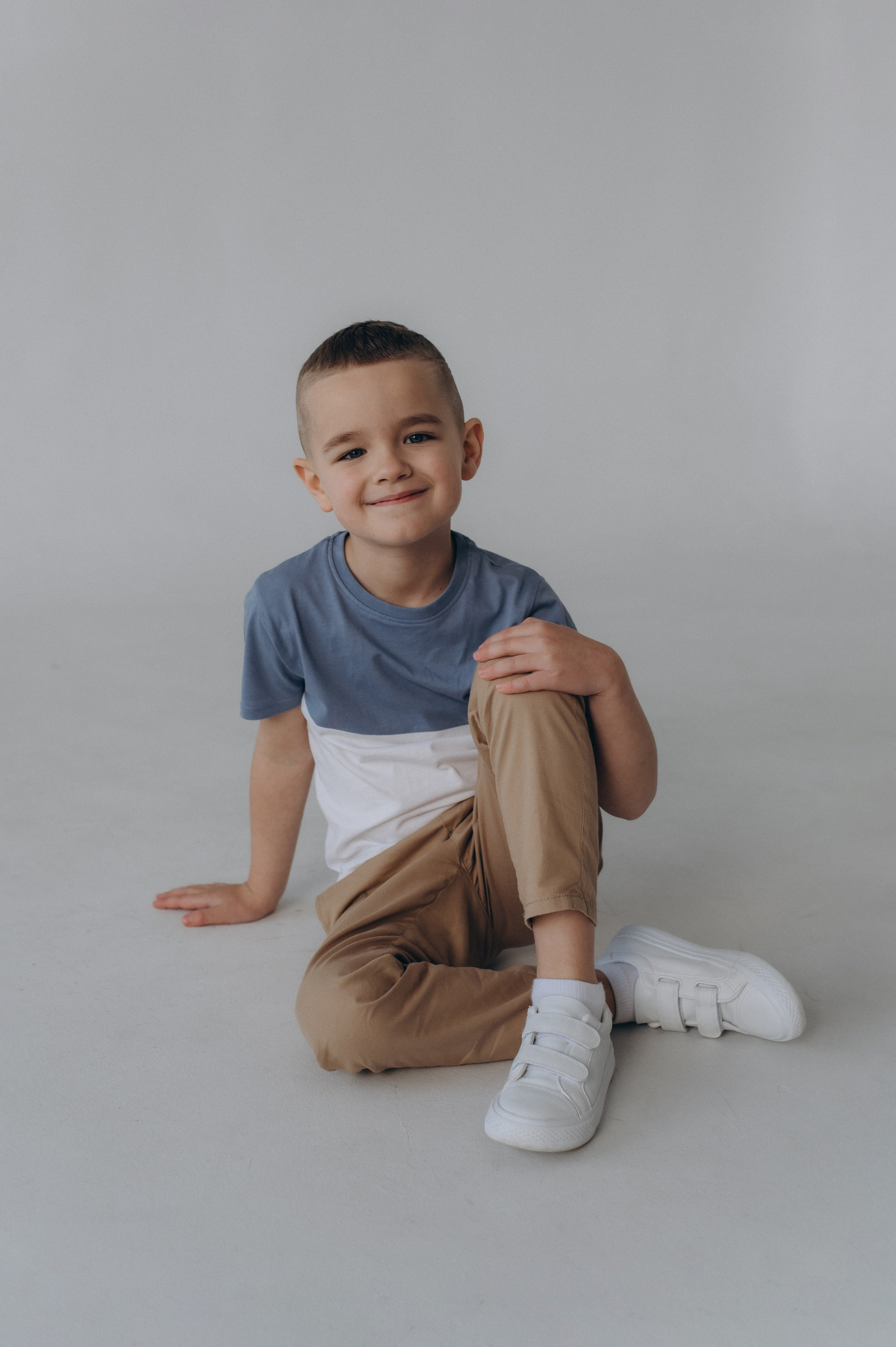 Сімейна фотосесія Тернопіль, сімейний фотограф Тернопіль Львів, зйомка дітей, портретний фотограф Тернопіль, фотосесія Причастя у студії. Сімейний, дитячий та індивідуальний фотограф в м. Тернопіль, м. Львів