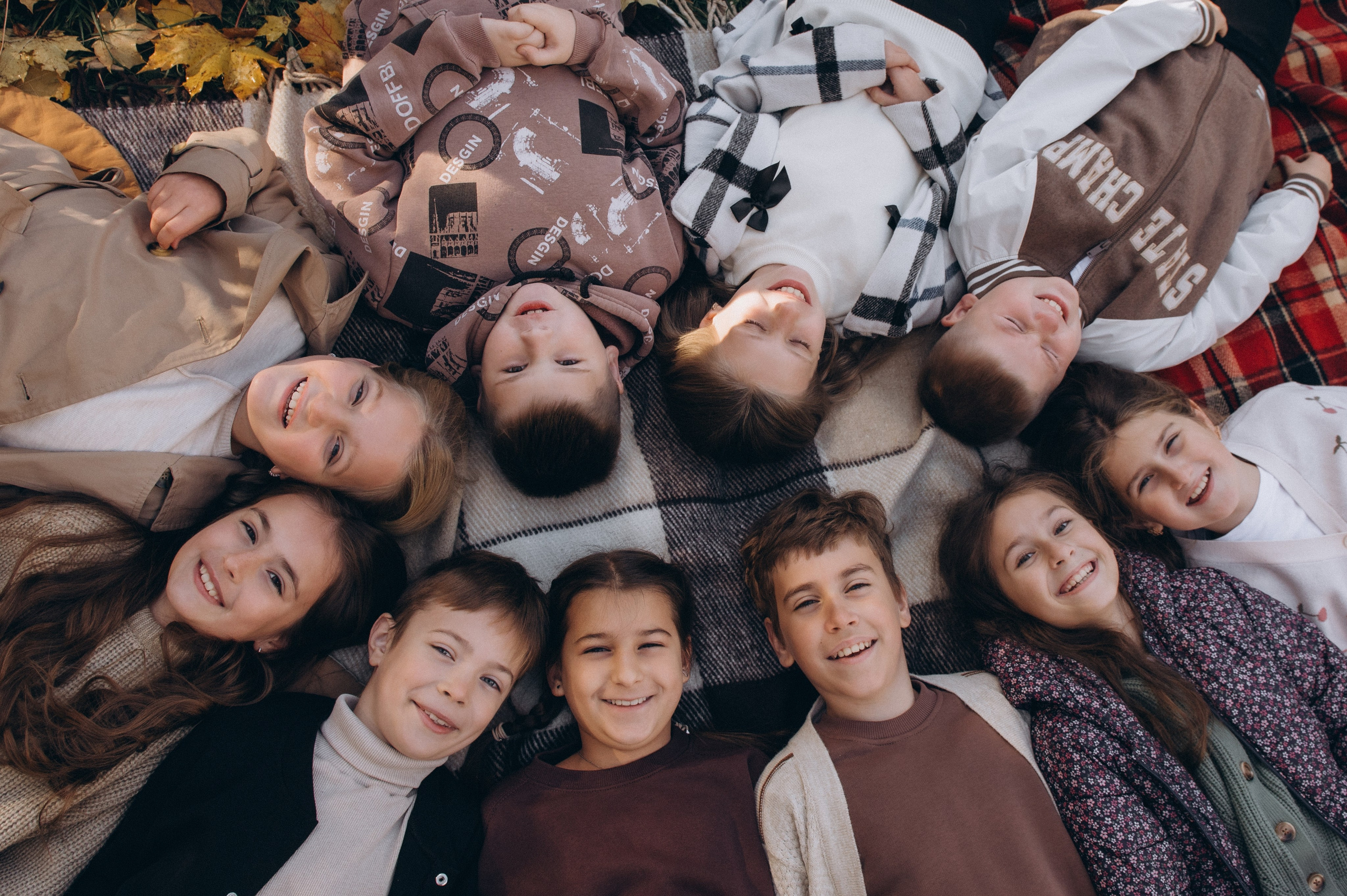 Осіння фотосесія 4 класу на віньєтки, випускні фотоальбоми Тернопіль, фотосесія випускників Тернопіль, шкільний випускний альбом Тернопіль. Сімейний, дитячий та індивідуальний фотограф в м. Тернопіль, м. Львів