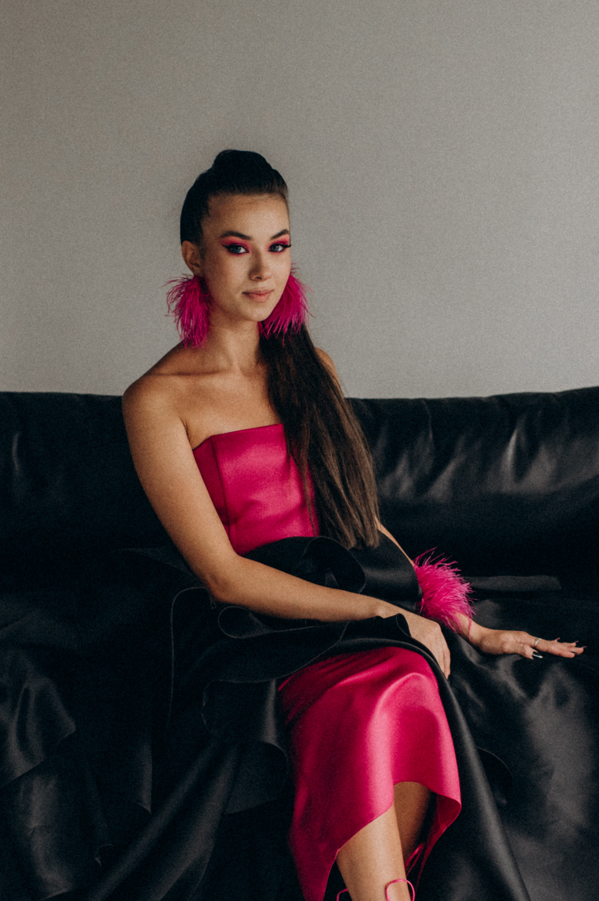 Випускниця, зйомка у студії, фотосесія випускного Тернопіль Львів. Сімейний, дитячий та індивідуальний фотограф в м. Тернопіль, м. Львів