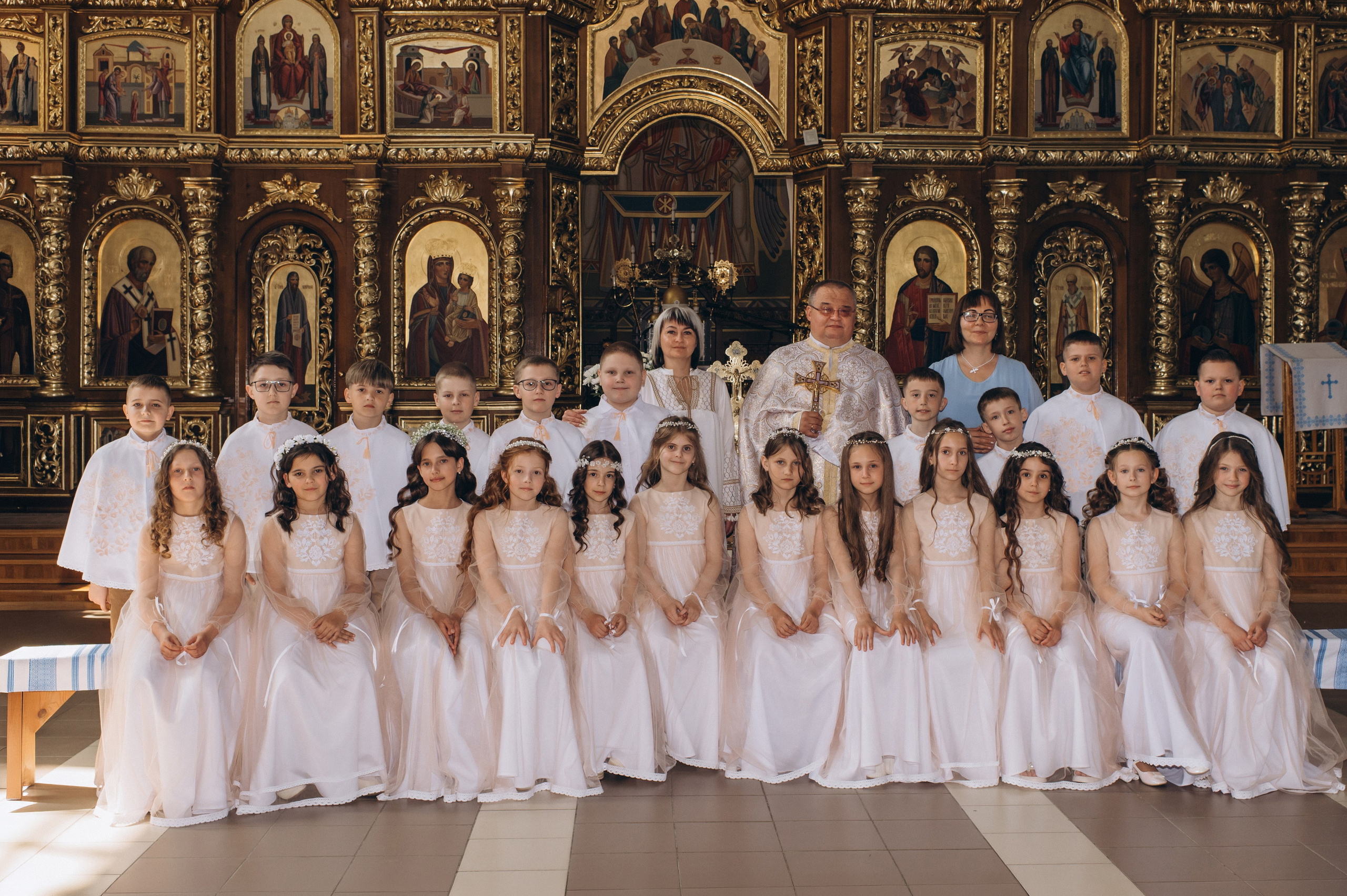 Фотосесія Причастя Тернопіль церква Св&nbsp;Михаїла, фотограф на&nbsp;Причастя Тернопіль, фотосесія Літургії Причастя Тернопіль
