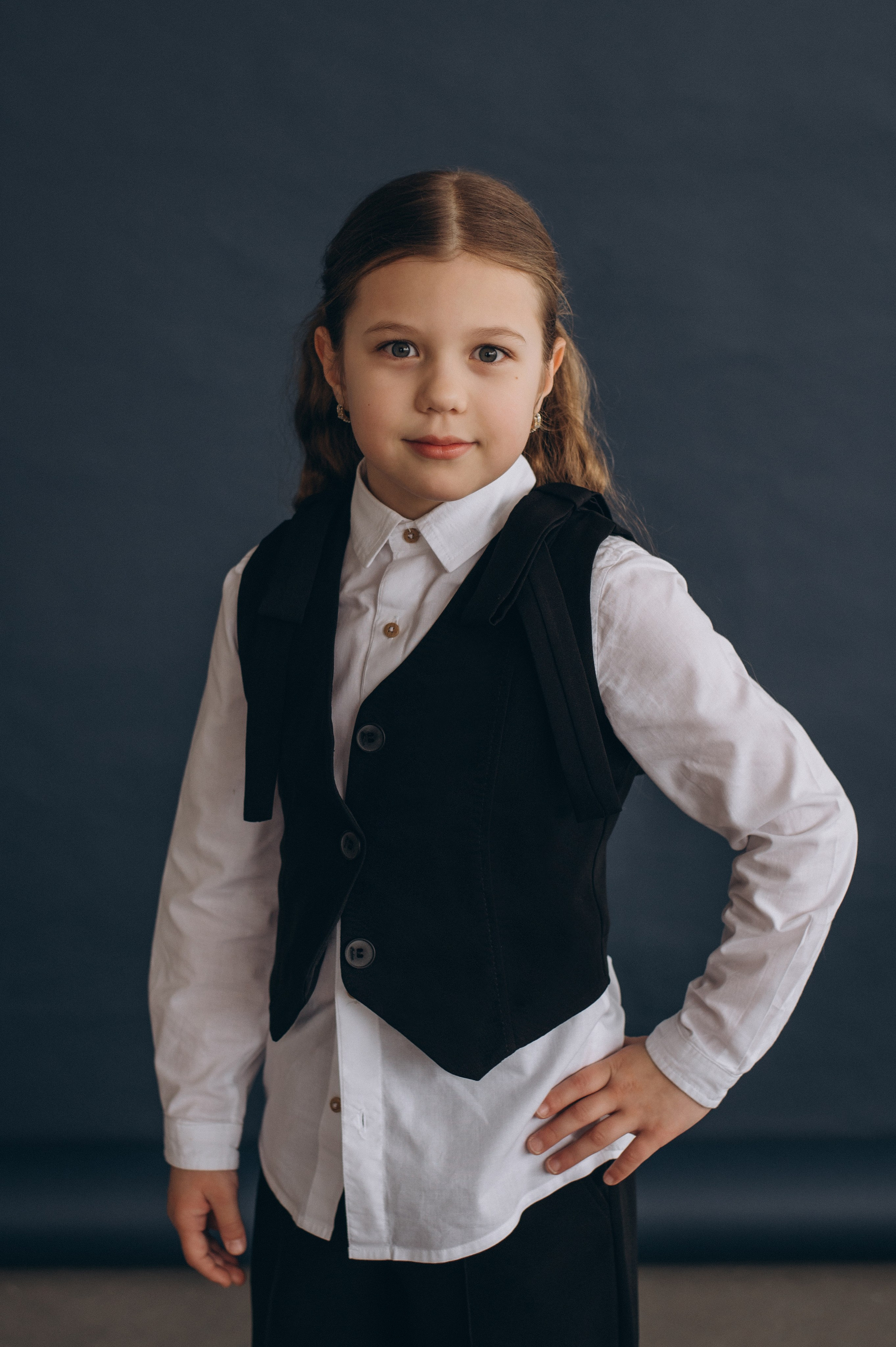 Фотосесія школярів у студії на шкільні фотоальбоми віньєтки Тернопіль, фотосесія випускників Тернопіль, шкільні фотокниги Тернопіль. Сімейний, дитячий та індивідуальний фотограф в м. Тернопіль, м. Львів