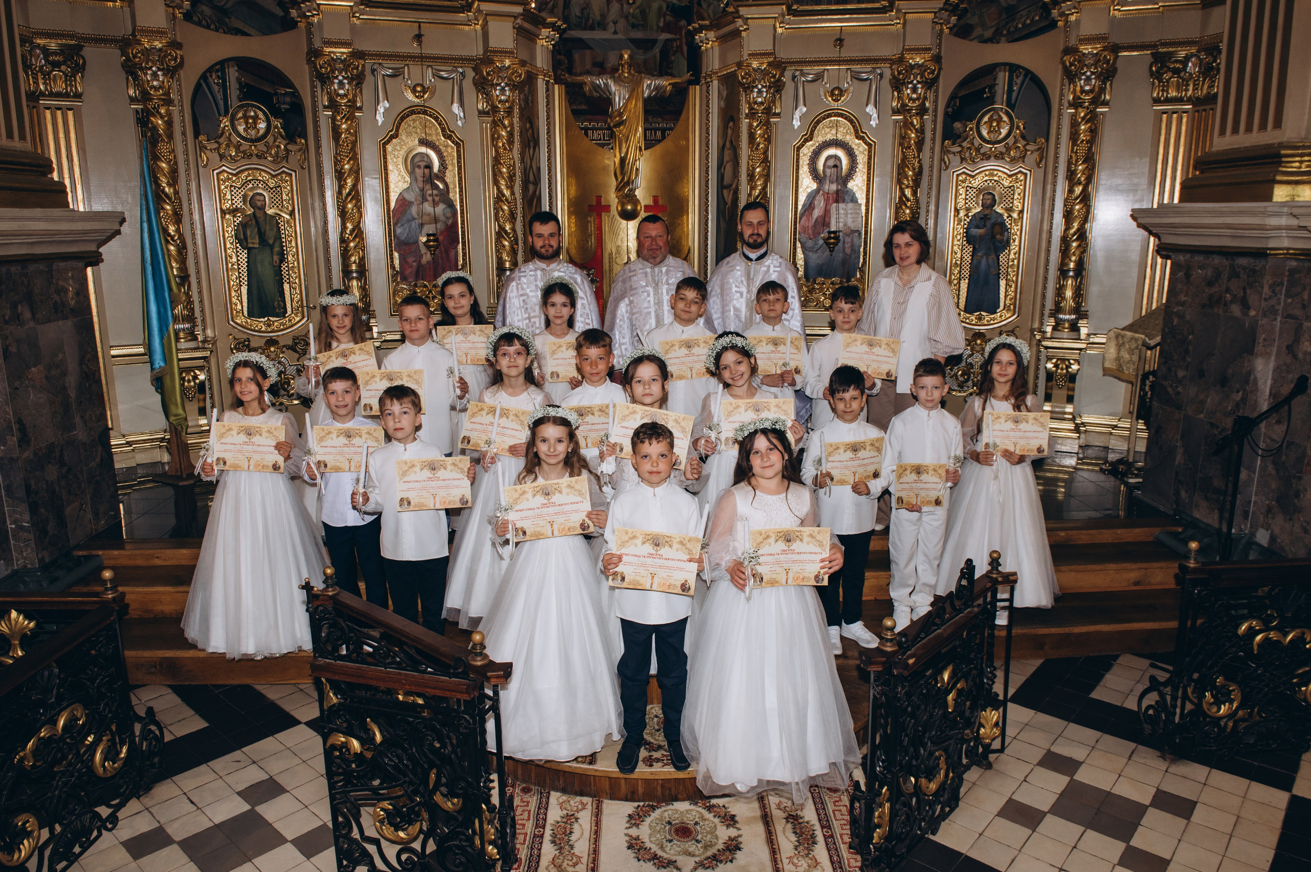 Фотосесія Першого Причастя Тернопіль, фотосесія Причастя Тернопіль, Таїнство Першого Причастя Тернопіль, Катедра Причастя Тернопіль. Сімейний, дитячий та індивідуальний фотограф в м. Тернопіль, м. Львів