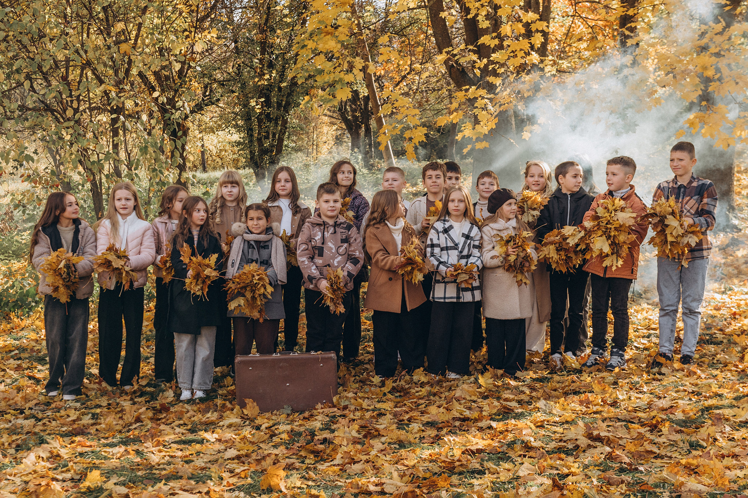 Осіння фотосесія 4 класу на віньєтки, випускні фотоальбоми Тернопіль, фотосесія випускників Тернопіль, шкільний випускний альбом Тернопіль. Сімейний, дитячий та індивідуальний фотограф в м. Тернопіль, м. Львів