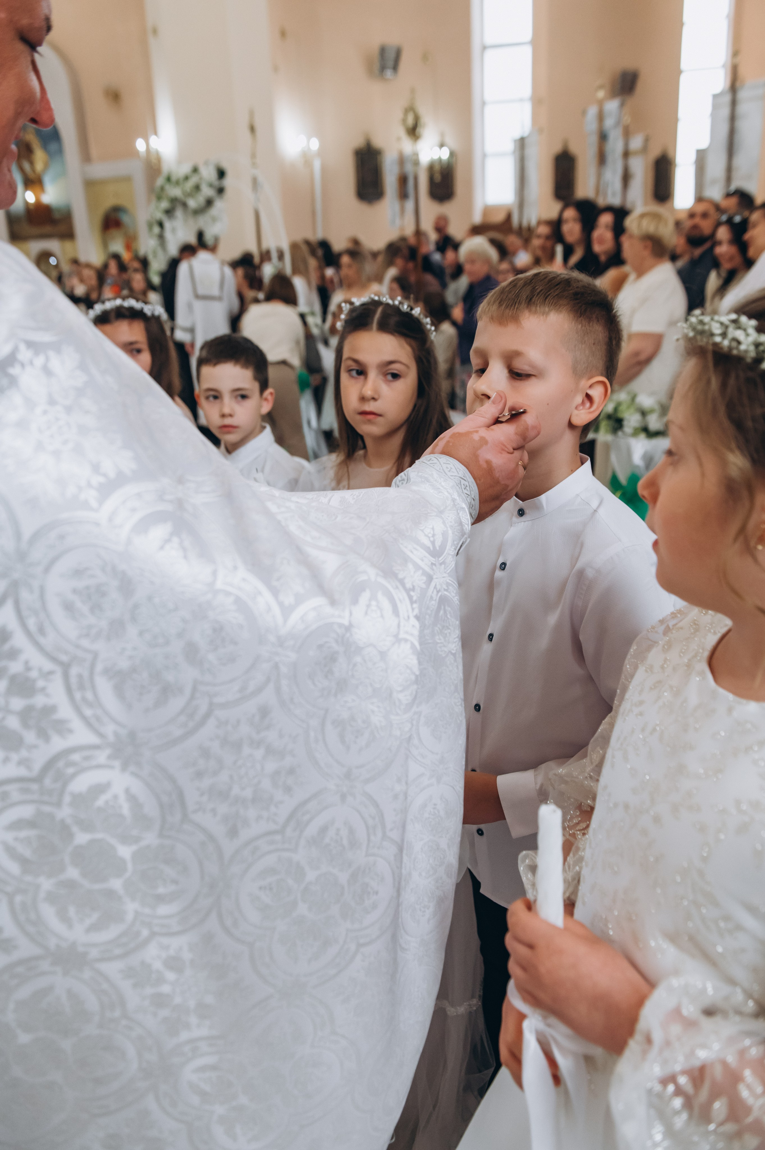 Фотосесія Причастя Тернопіль, зйомка Причастя, фотограф на Причастя Тернопіль, Причастя Львів, церква Петра і Павла. Сімейний, дитячий та індивідуальний фотограф в м. Тернопіль, м. Львів