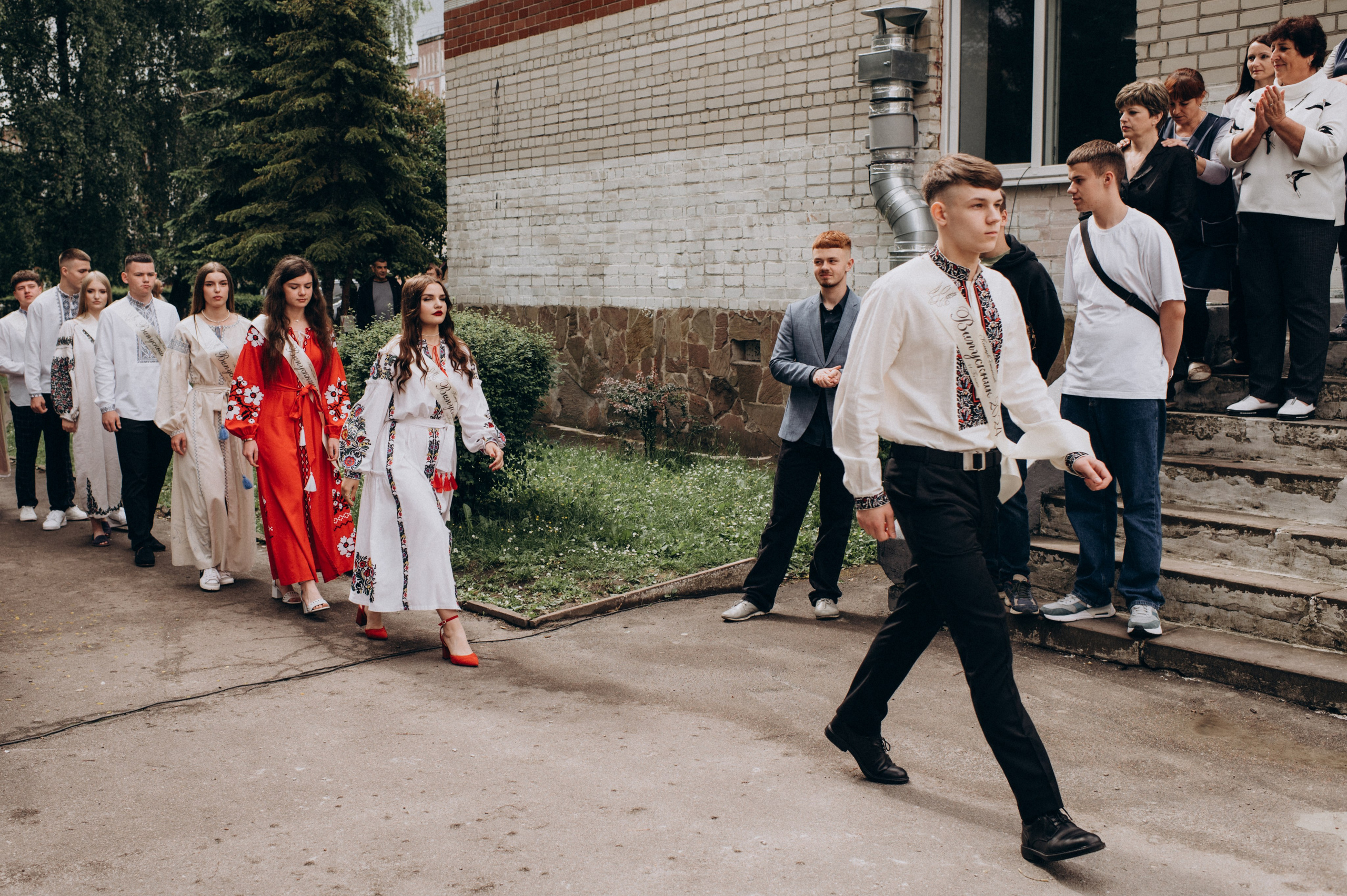 Фотосесія останнього дзвоника, фотосесія випускників Тернопіль, випускний 2024. Сімейний, дитячий та індивідуальний фотограф в м. Тернопіль, м. Львів