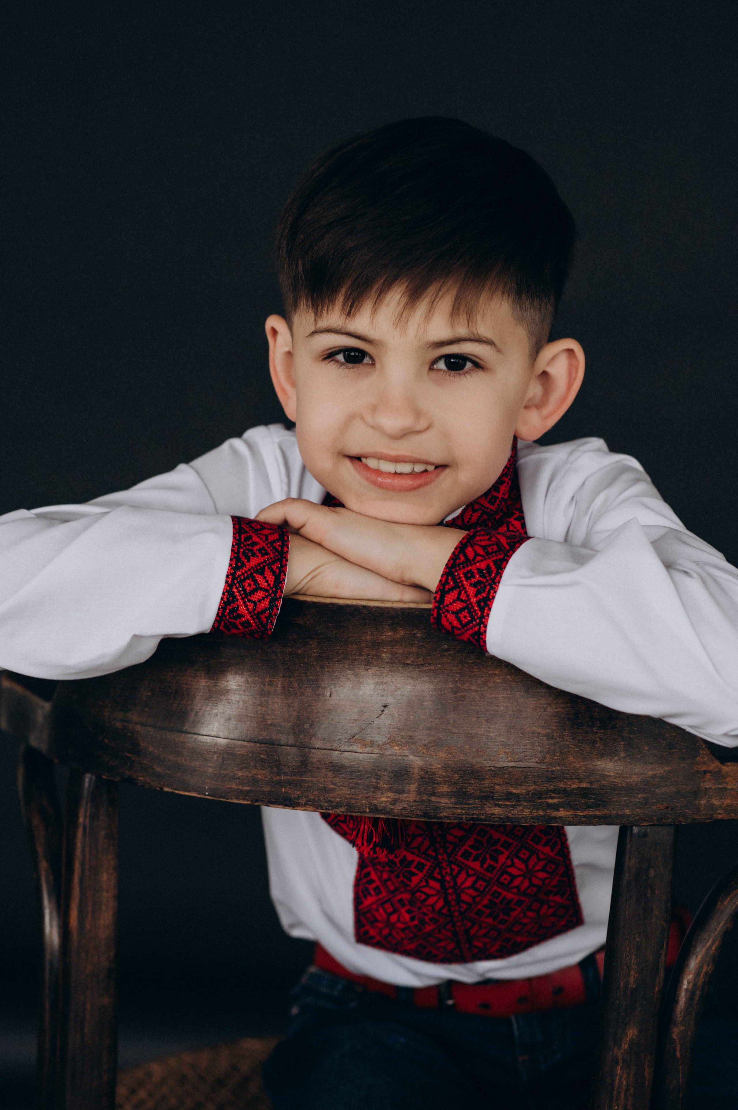 Сімейна фотосесія Тернопіль, сімейна зйомка у вишиванках, фотосесія Львів. Сімейний, дитячий та індивідуальний фотограф в м. Тернопіль, м. Львів