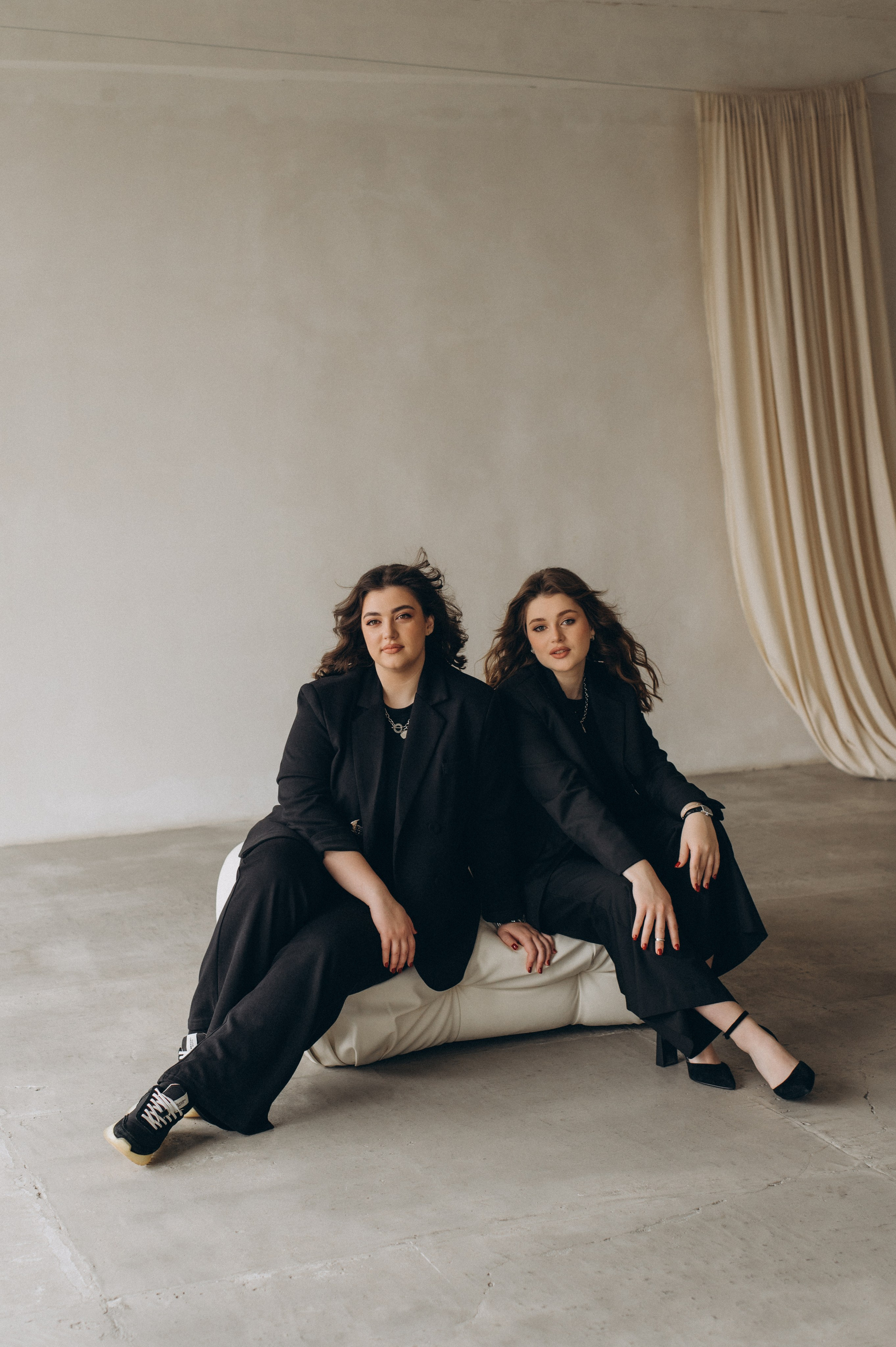 Сімейна фотосесія мами і донечок, сімейний фотограф Тернопіль, портретний фотограф Тернопіль, портретна фотосесія Львів. Сімейний, дитячий та індивідуальний фотограф в м. Тернопіль, м. Львів