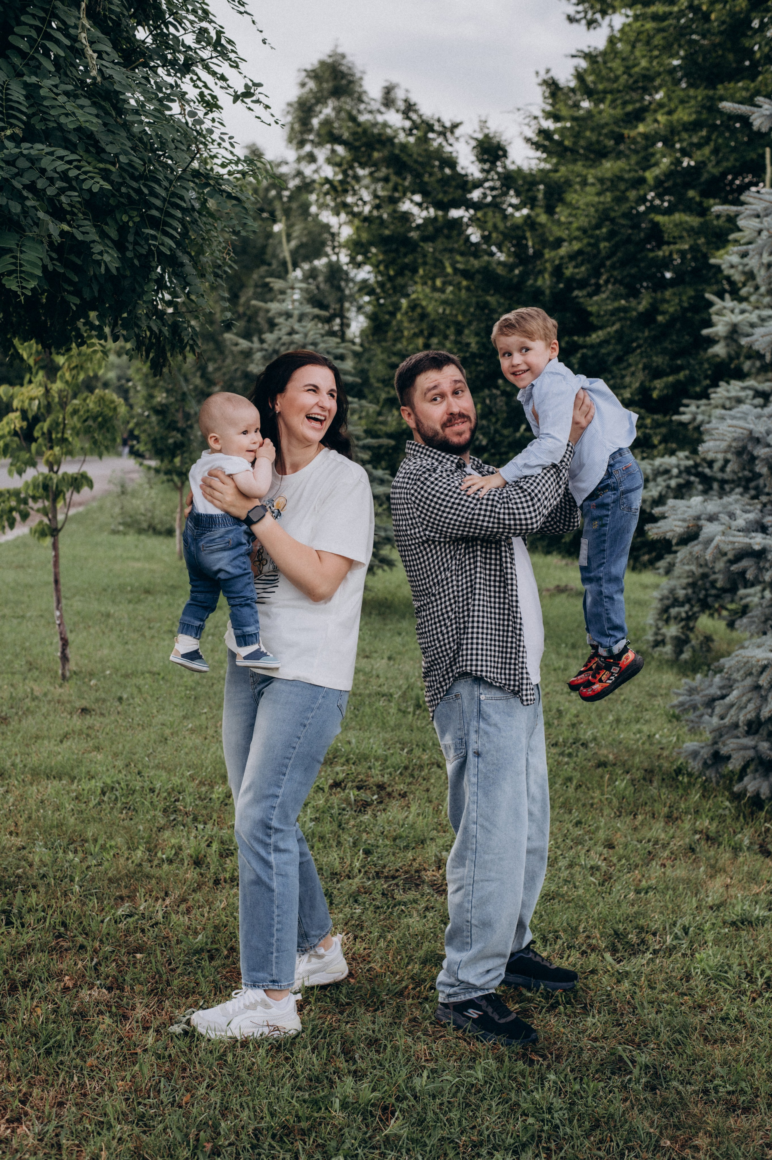 Сімейна фотосесія Тернопіль, сімейний фотограф Тернопіль, зйомка великої сімї. Сімейний, дитячий та індивідуальний фотограф в м. Тернопіль, м. Львів