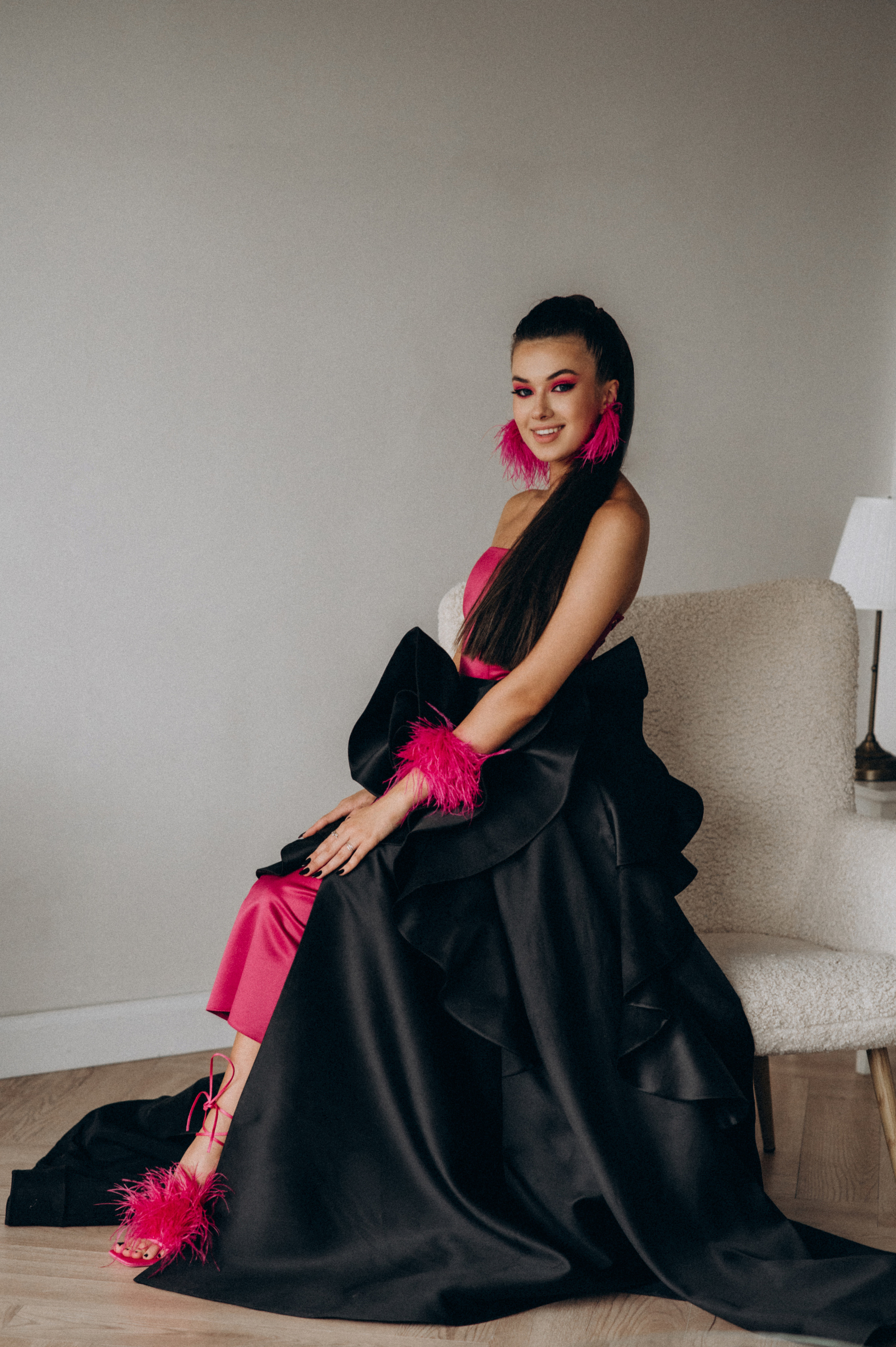 Випускниця, зйомка у студії, фотосесія випускного Тернопіль Львів. Сімейний, дитячий та індивідуальний фотограф в м. Тернопіль, м. Львів