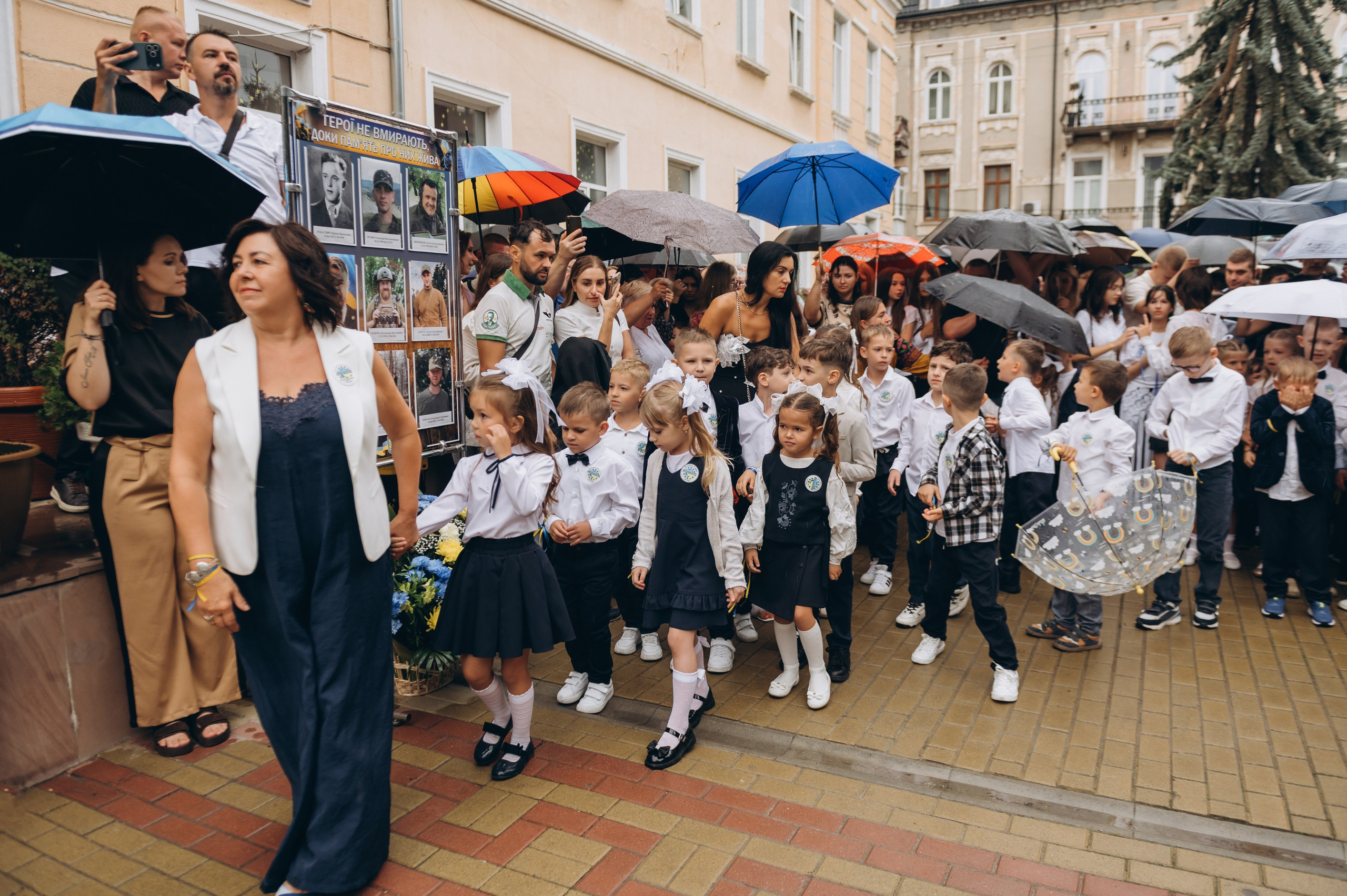 Перший дзвоник у Тернополі, фотосесія першокласників