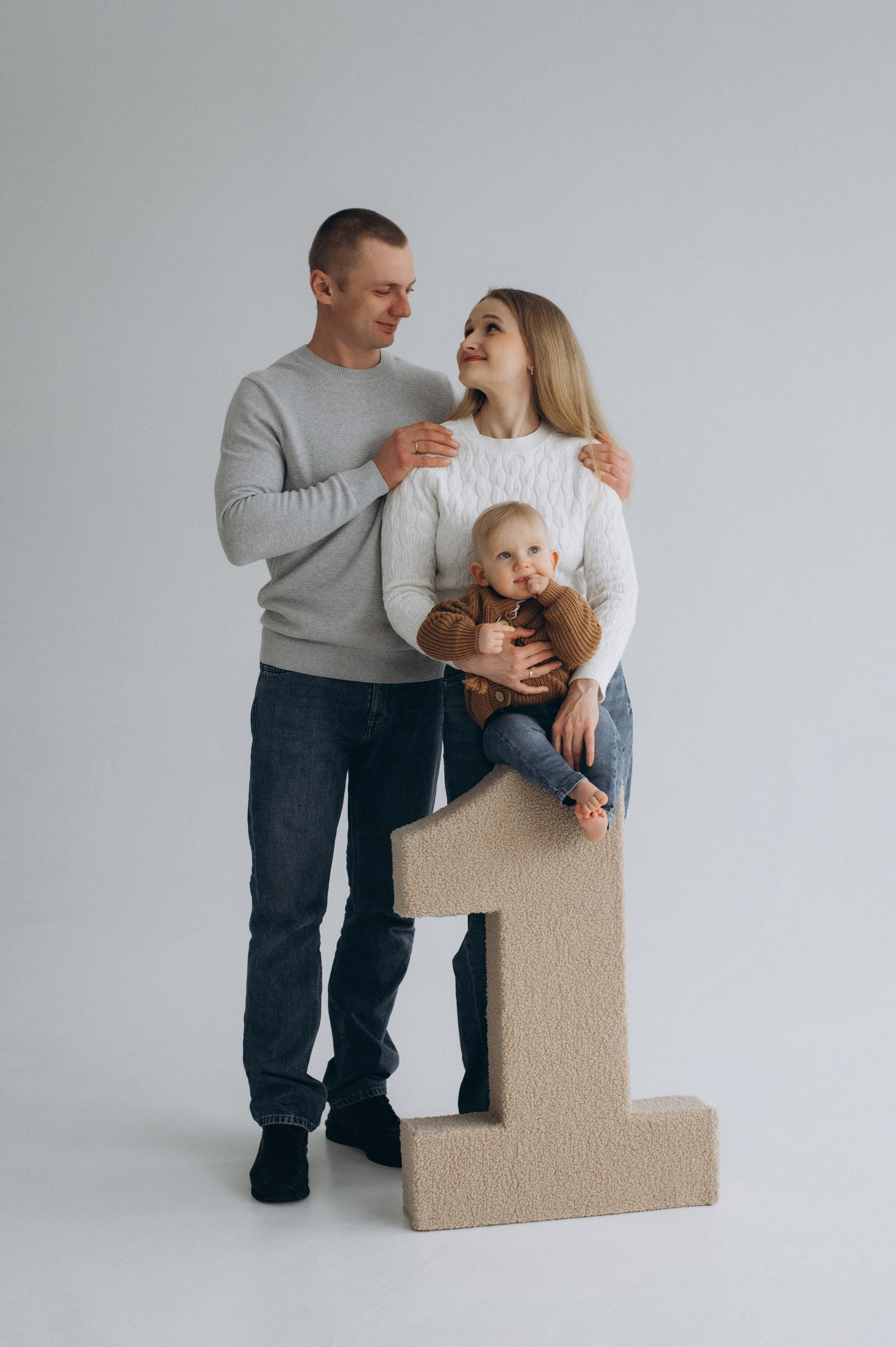 Зйомка дня народження дитини, фотосесія 1 рік Тернопіль, сімейний фотограф Тернопіль, сімейна фотосесія Тернопіль, перший тортик малюка. Сімейний, дитячий та індивідуальний фотограф в м. Тернопіль, м. Львів