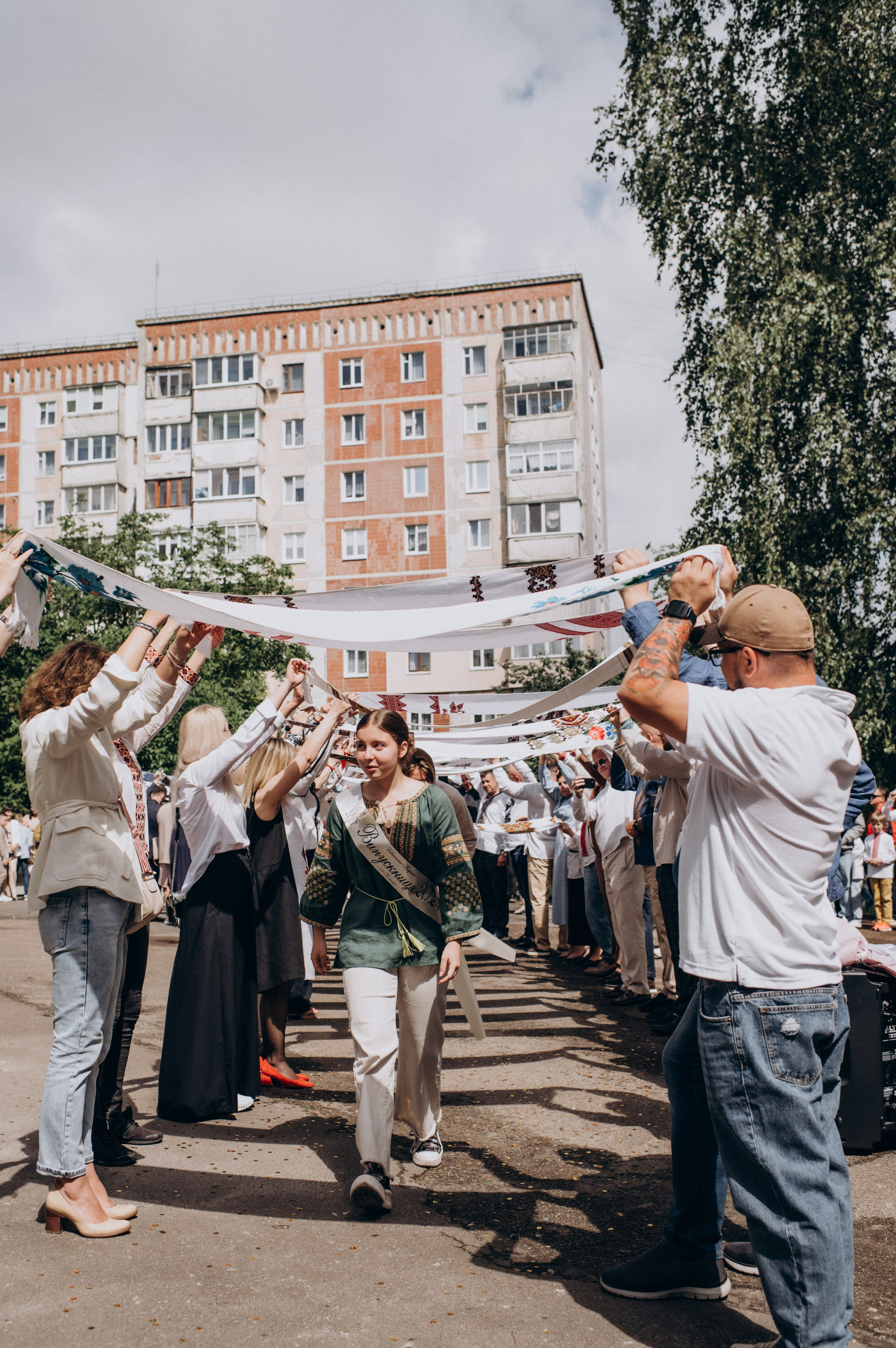 Фотосесія останнього дзвоника, фотосесія випускників Тернопіль, випускний 2024. Сімейний, дитячий та індивідуальний фотограф в м. Тернопіль, м. Львів
