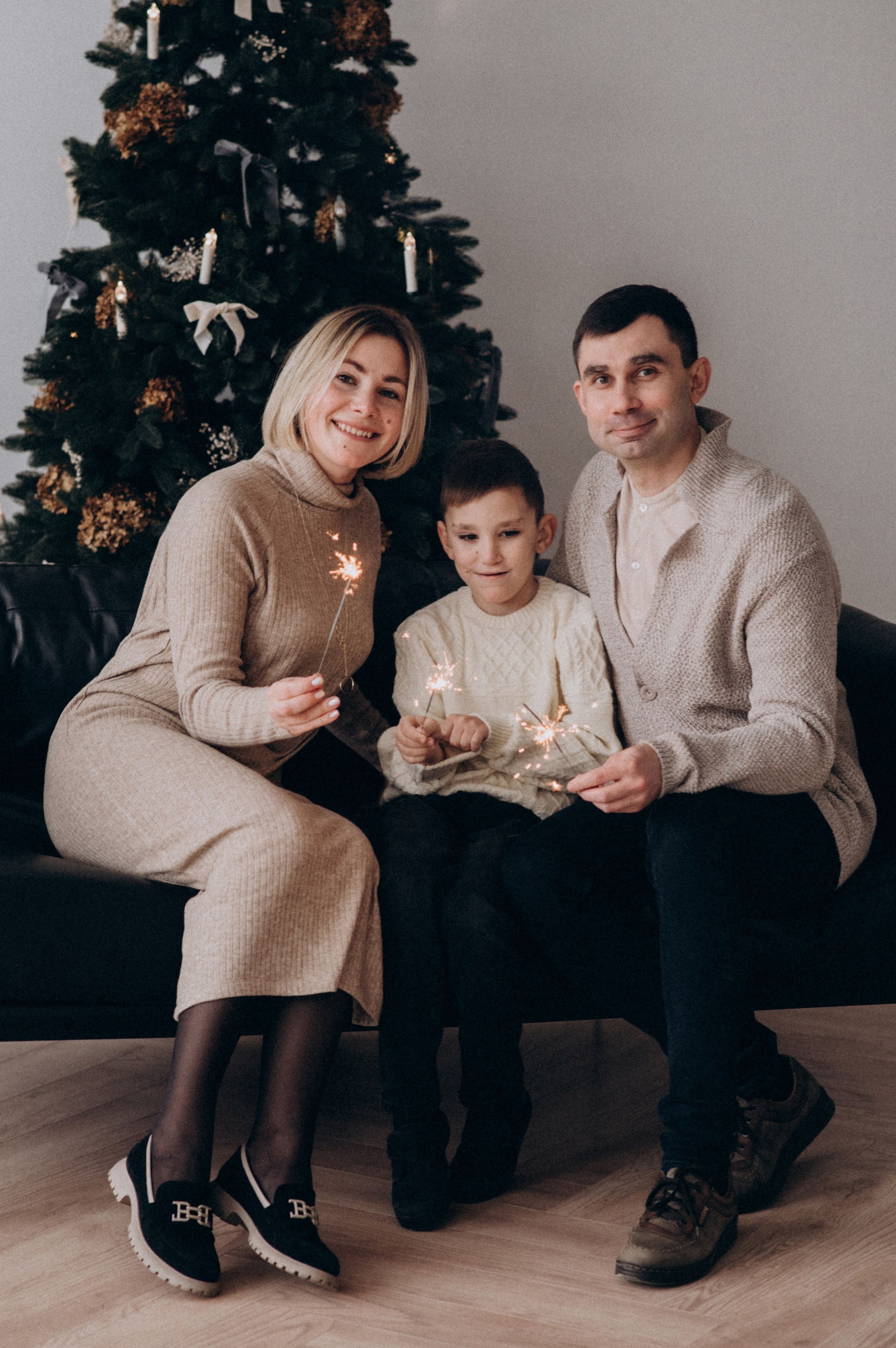 Новорічна сімейна фотосесія у студії, сімейна фотосесія Тернопіль Львів. Сімейний, дитячий та індивідуальний фотограф в м. Тернопіль, м. Львів