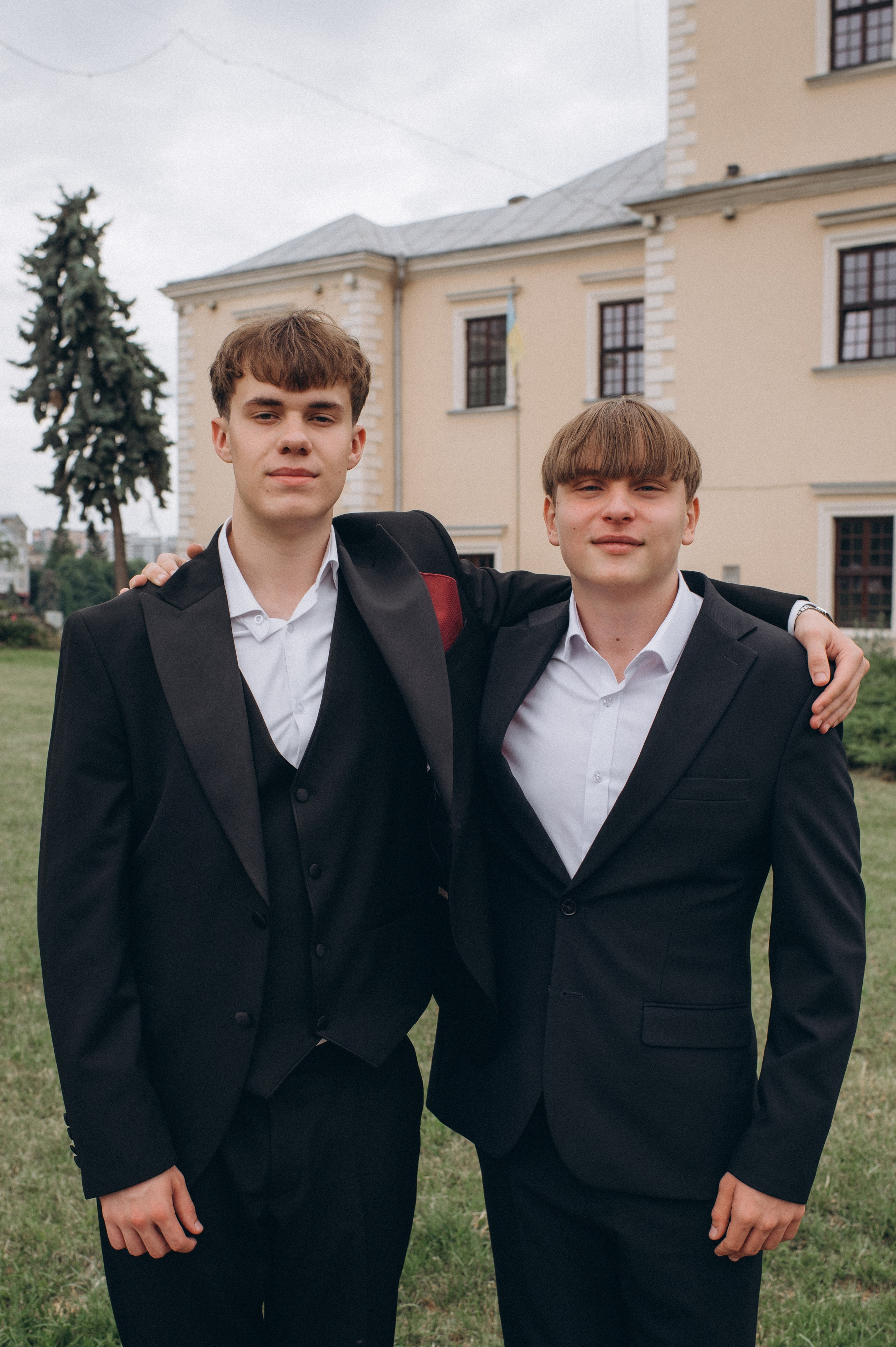 Випускники 2025, фотосесія випускного Тернопіль, фотосесія випускників Тернопіль, зйомка випускного, фотосесія випускного. Сімейний, дитячий та індивідуальний фотограф в м. Тернопіль, м. Львів