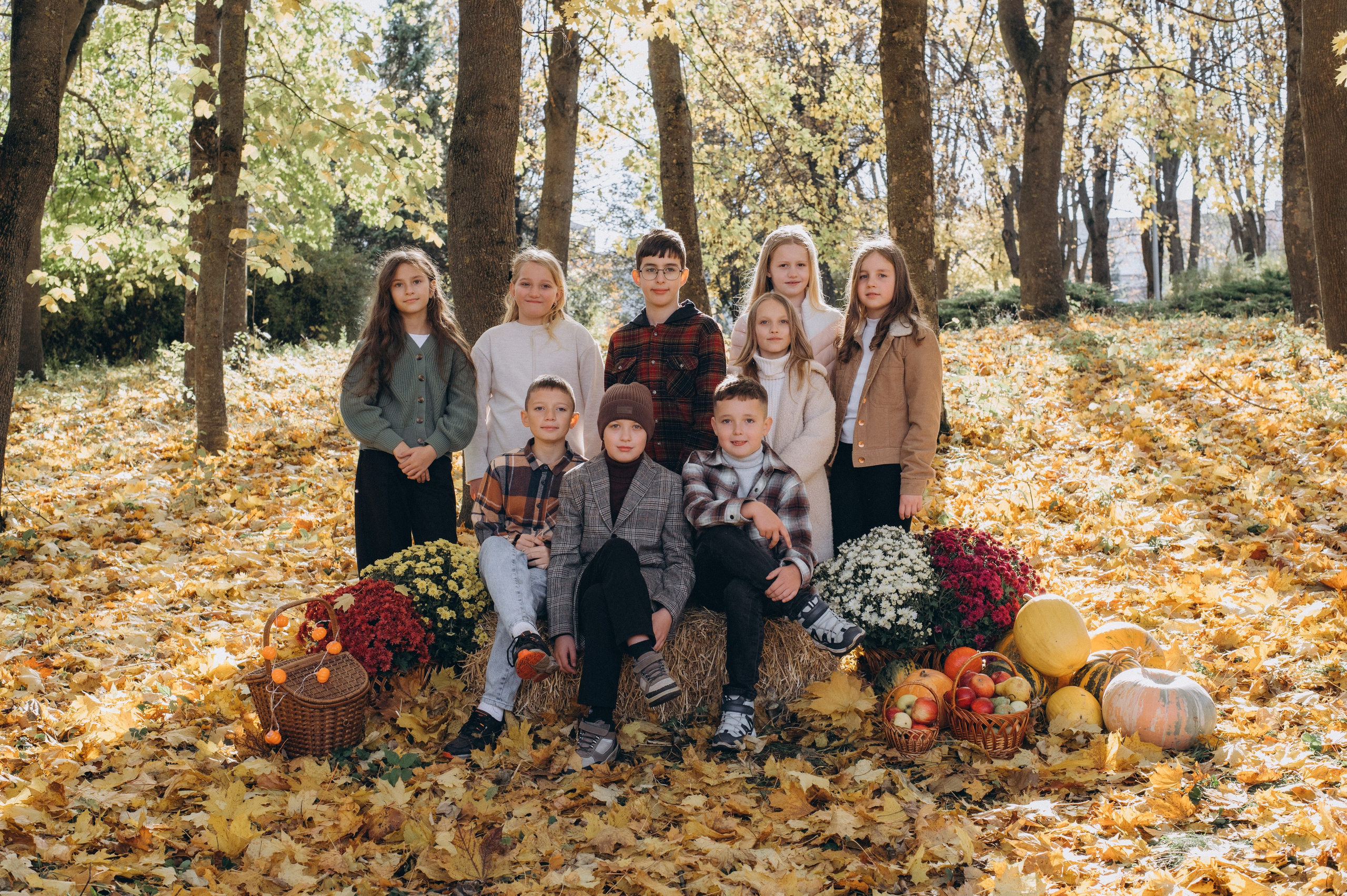 Осіння фотосесія 4 класу на віньєтки, випускні фотоальбоми Тернопіль, фотосесія випускників Тернопіль, шкільний випускний альбом Тернопіль. Сімейний, дитячий та індивідуальний фотограф в м. Тернопіль, м. Львів
