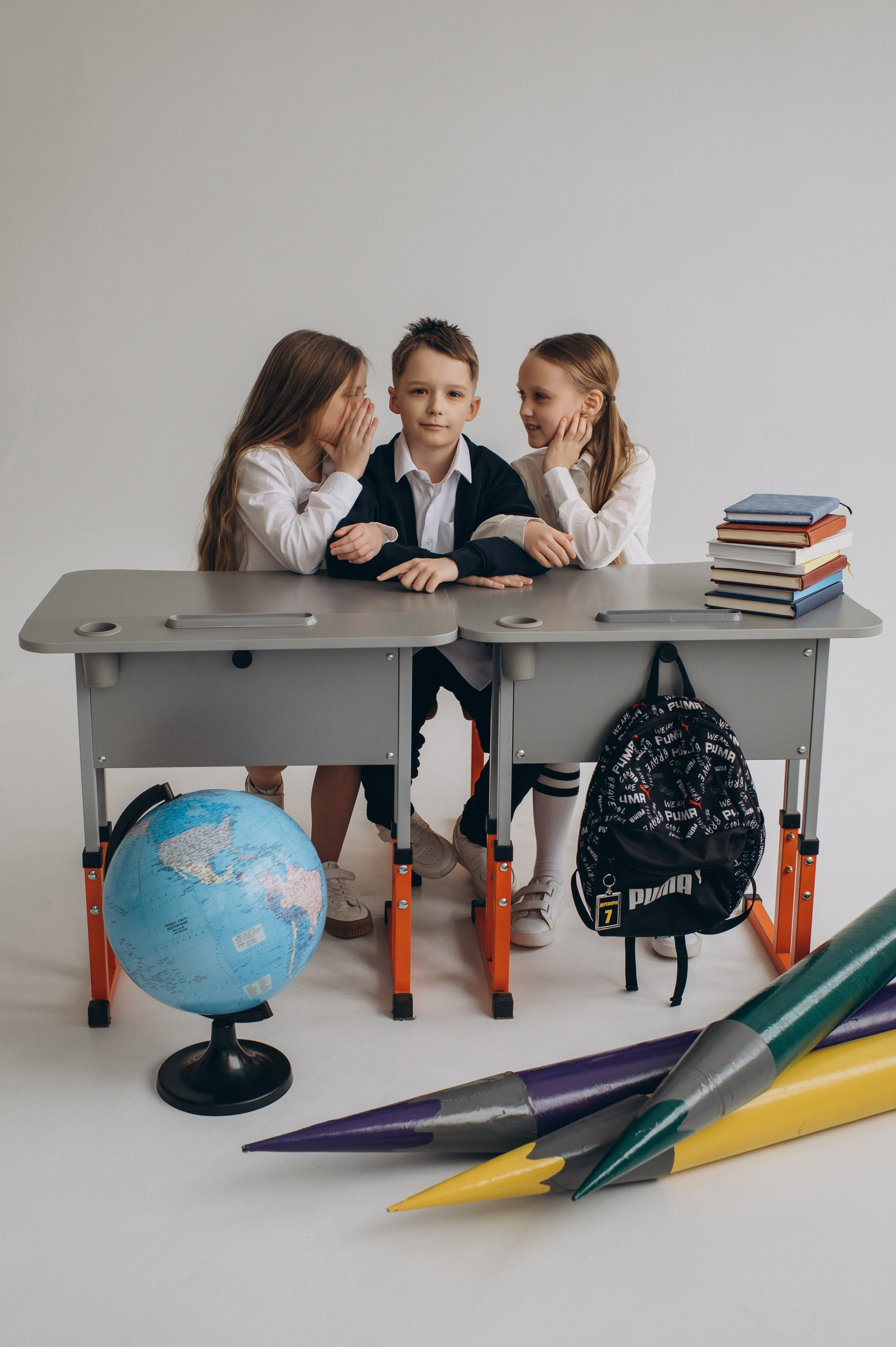 Фотосесія школярів у студії на шкільні фотоальбоми віньєтки Тернопіль, фотосесія випускників Тернопіль, шкільні фотокниги Тернопіль. Сімейний, дитячий та індивідуальний фотограф в м. Тернопіль, м. Львів