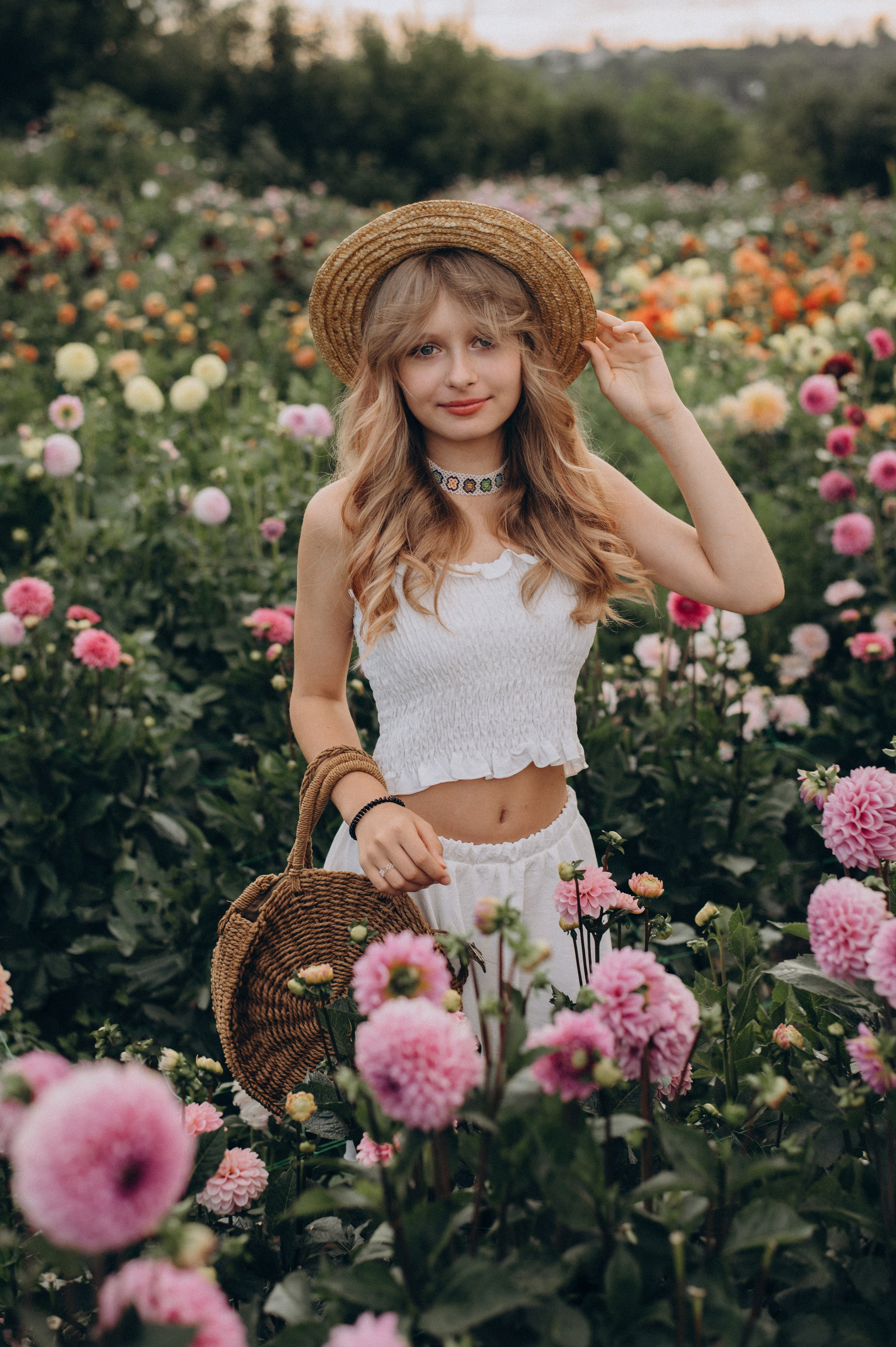 Сімейна фотосесія мами і доньки, сімейний фотограф Тернопіль, портретний фотограф, сімейна фотосесія Тернопіль, фотосесія в жоржинах. Сімейний, дитячий та індивідуальний фотограф в м. Тернопіль, м. Львів