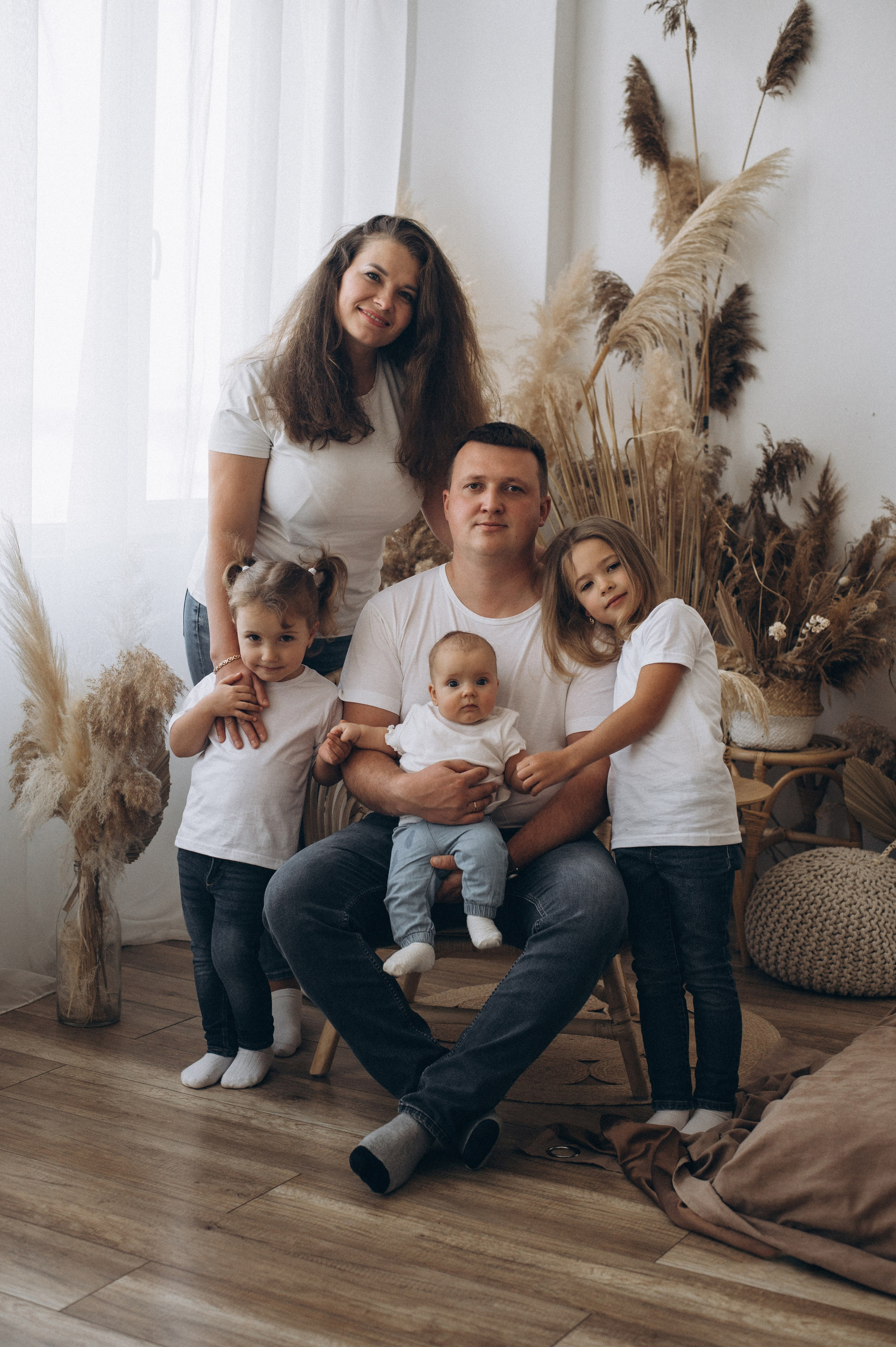 Сімейна фотосесія Тернопіль Львів, студійна сімейна зйомка з дітьми. Сімейний, дитячий та індивідуальний фотограф в м. Тернопіль, м. Львів