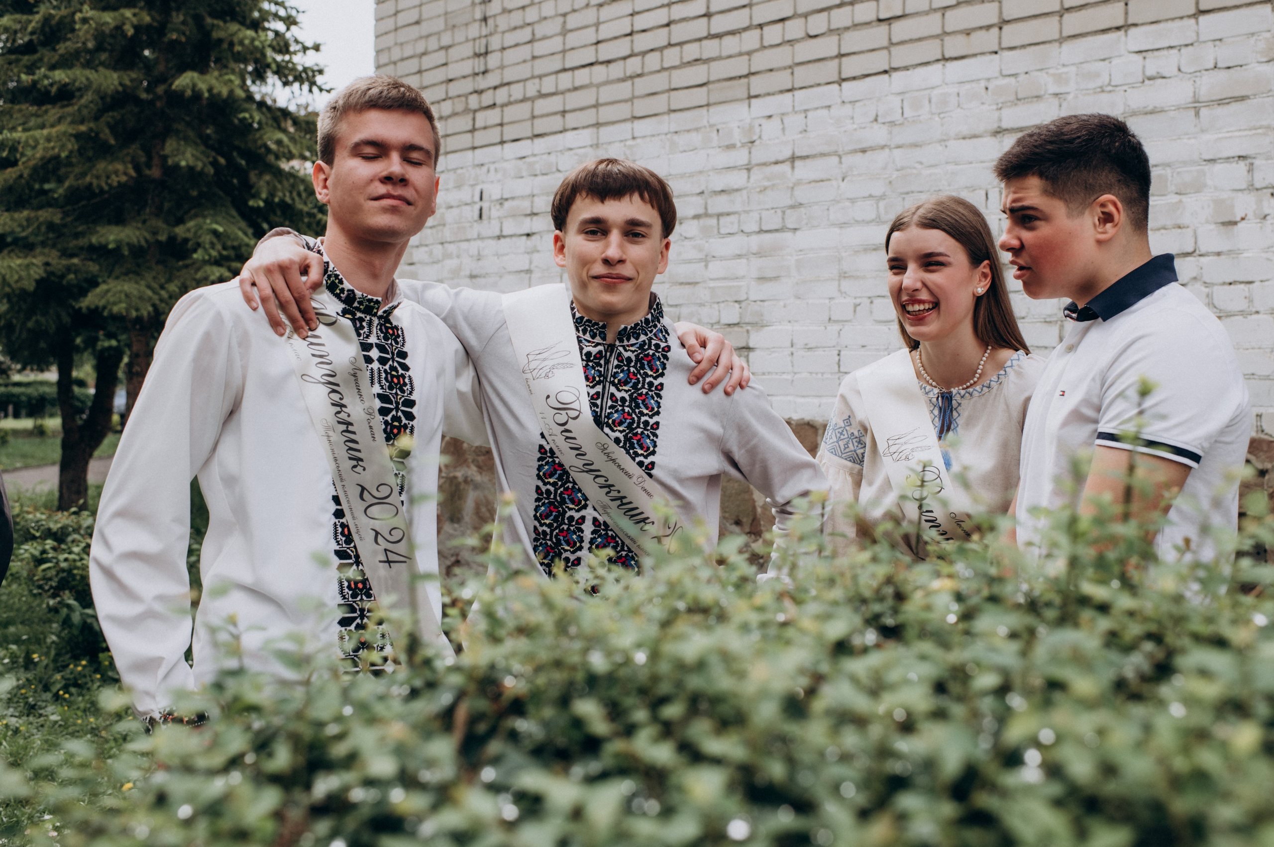 Фотосесія останнього дзвоника, фотосесія випускників Тернопіль, випускний 2024. Сімейний, дитячий та індивідуальний фотограф в м. Тернопіль, м. Львів