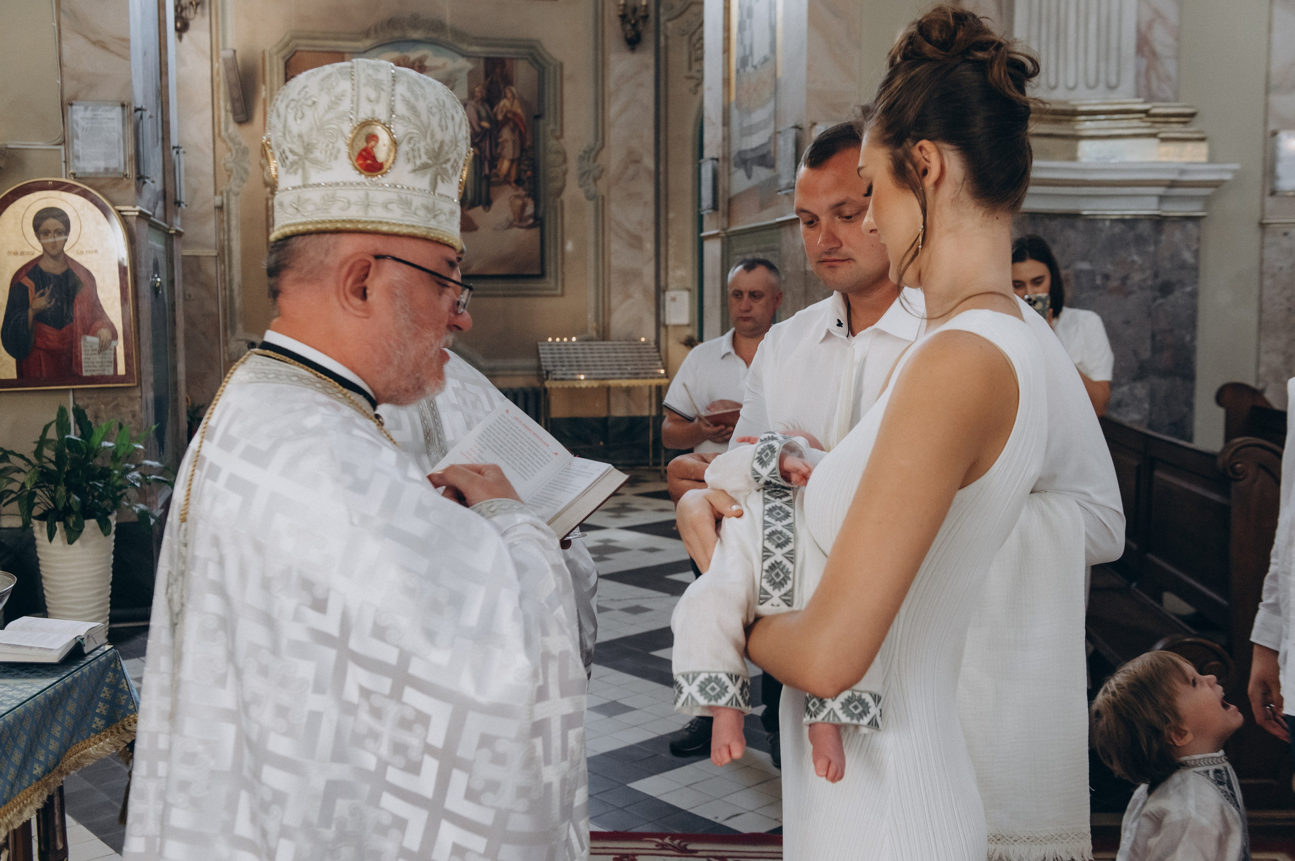 Фотосесія Хрещення Тернопіль, фотосесія хрестин Тернопіль, Катедра Тернопіль, фотосесія хрещення катедра. Сімейний, дитячий та індивідуальний фотограф в м. Тернопіль, м. Львів