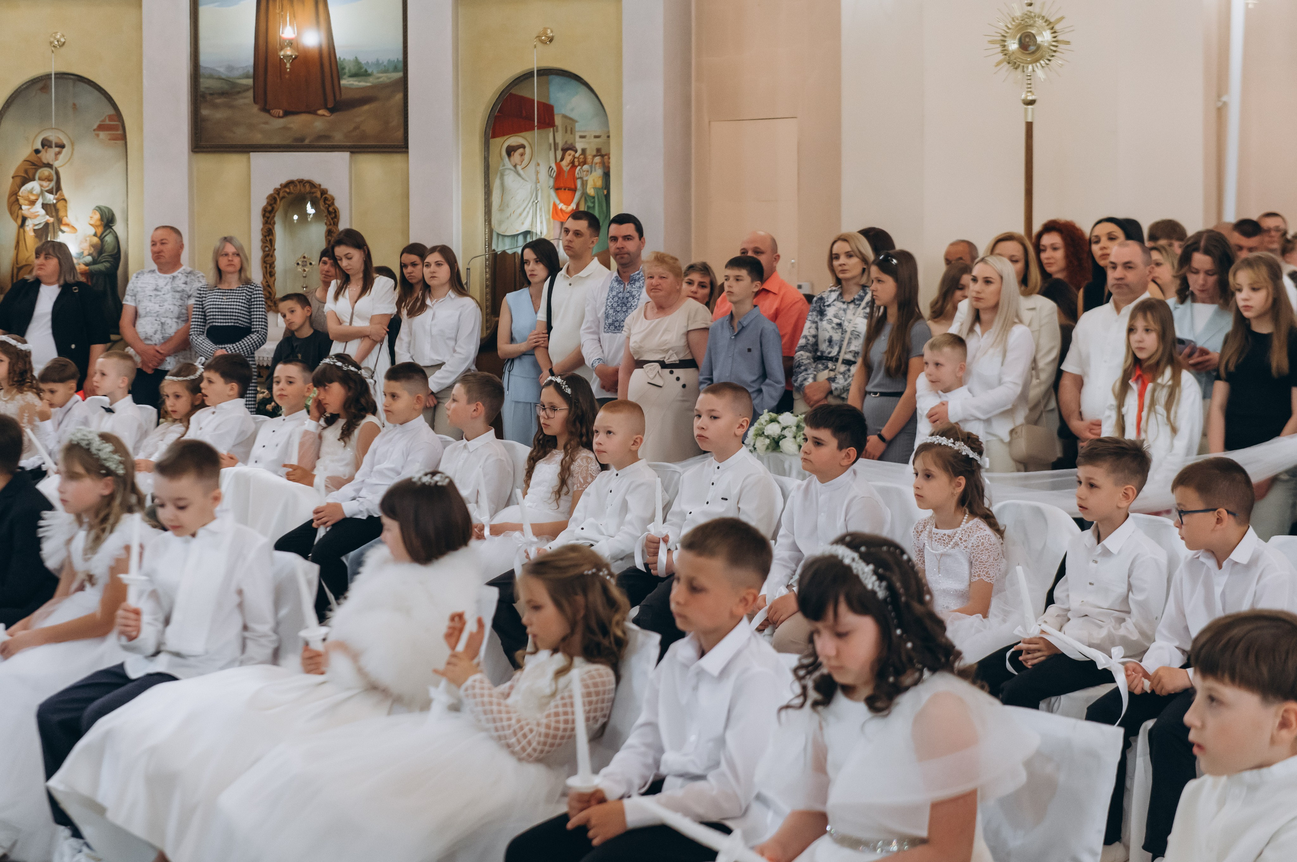 Фотосесія Причастя Тернопіль, зйомка Причастя, фотограф на Причастя Тернопіль, Причастя Львів, церква Петра і Павла. Сімейний, дитячий та індивідуальний фотограф в м. Тернопіль, м. Львів