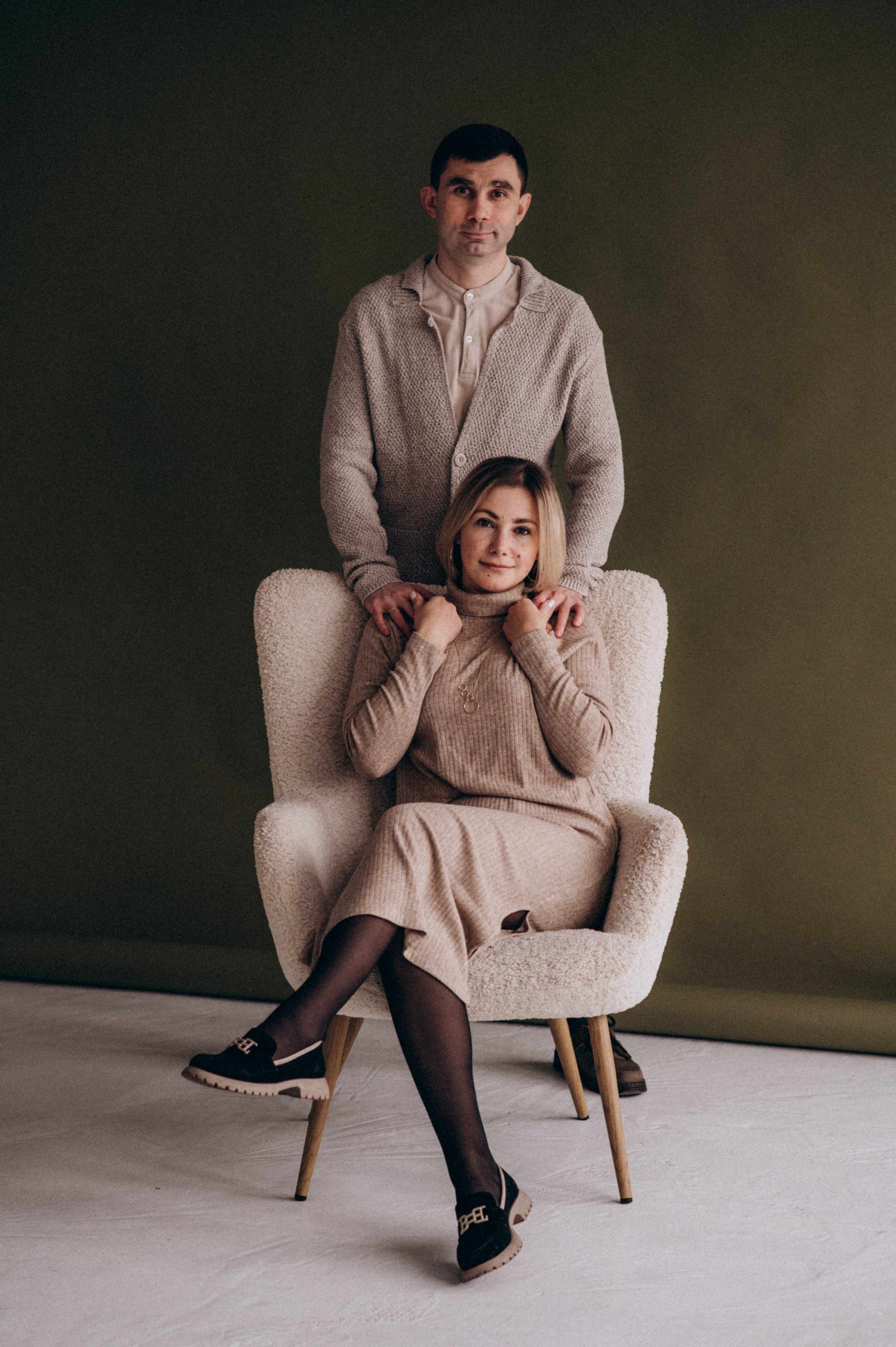 Новорічна сімейна фотосесія у студії, сімейна фотосесія Тернопіль Львів. Сімейний, дитячий та індивідуальний фотограф в м. Тернопіль, м. Львів