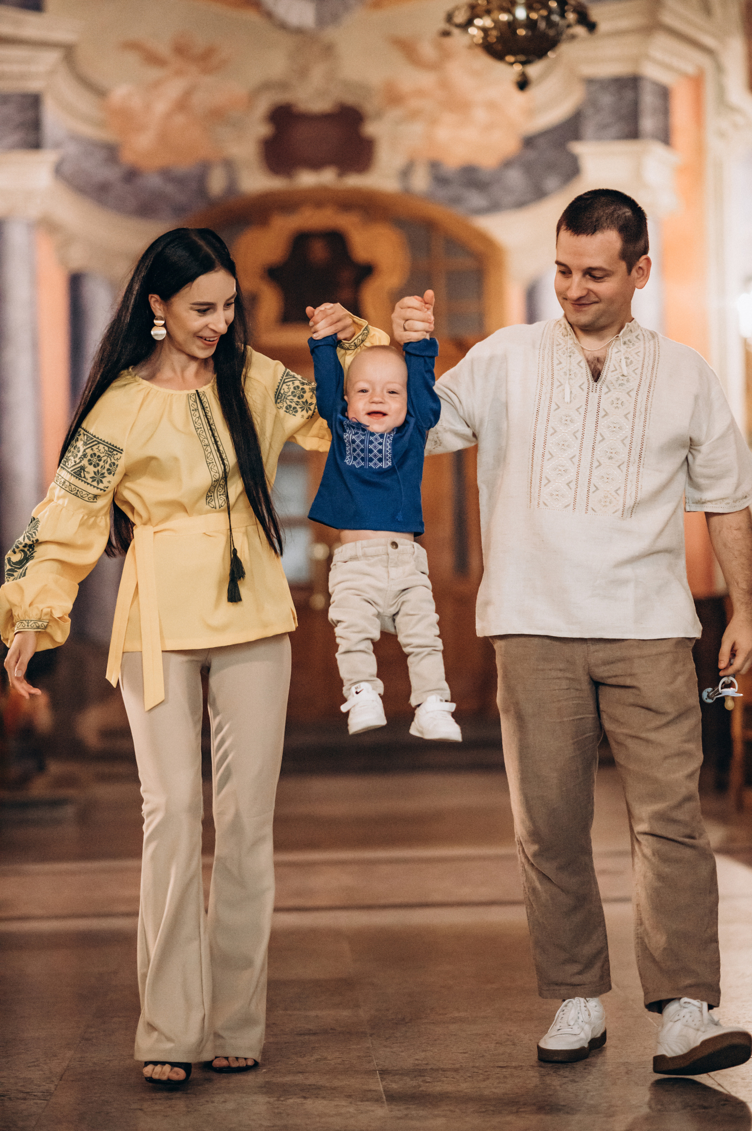 Хрещення Марка, Бернардинський монастир, Львів. Сімейний, дитячий та індивідуальний фотограф в м. Тернопіль, м. Львів