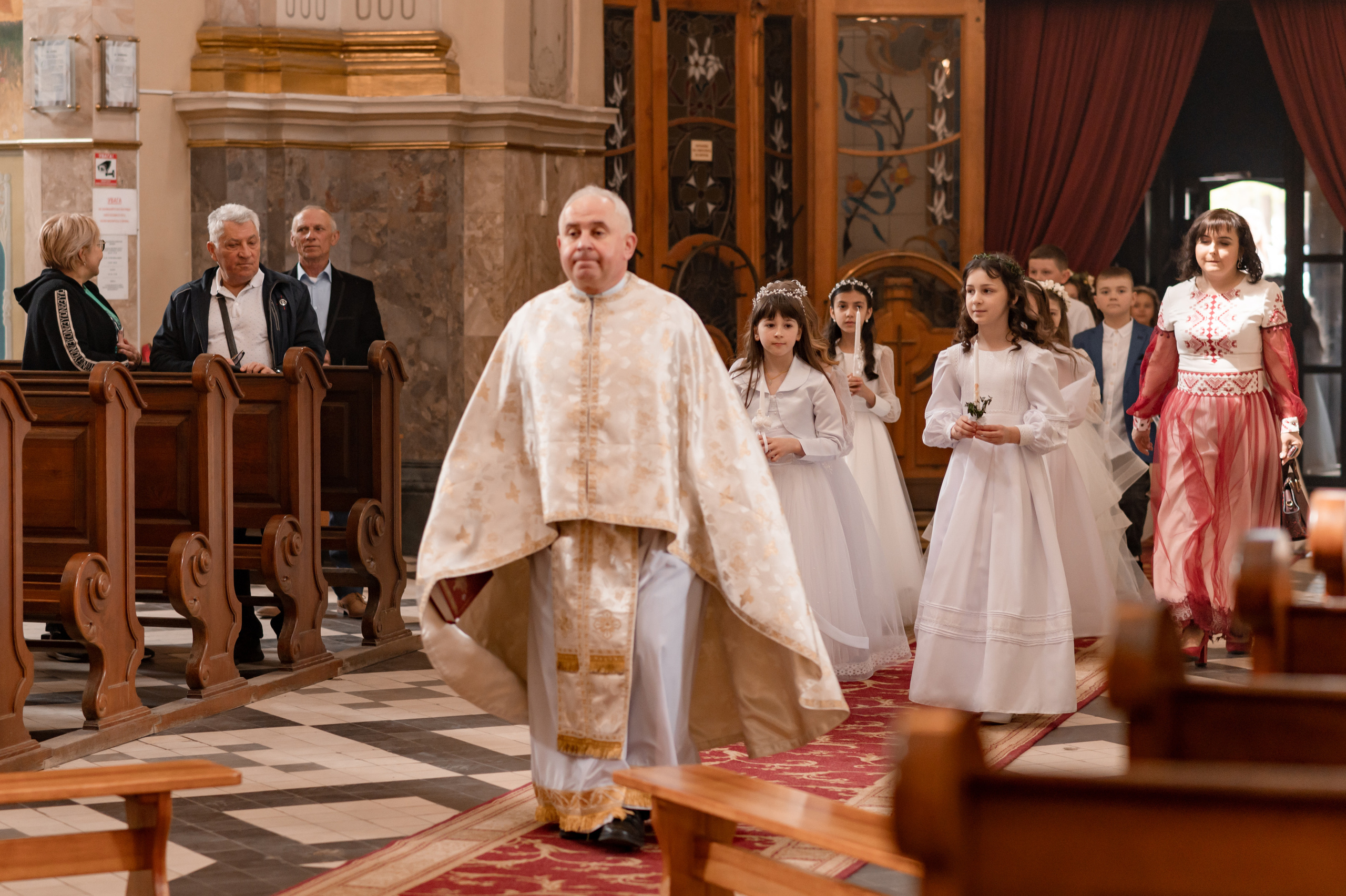 Фотосесія Першого Причастя Тернопіль, зйомка Причастя Тернопіль, Таїнство Першого Причастя Тернопіль, Катедра Причастя Тернопіль. Сімейний, дитячий та індивідуальний фотограф в м. Тернопіль, м. Львів