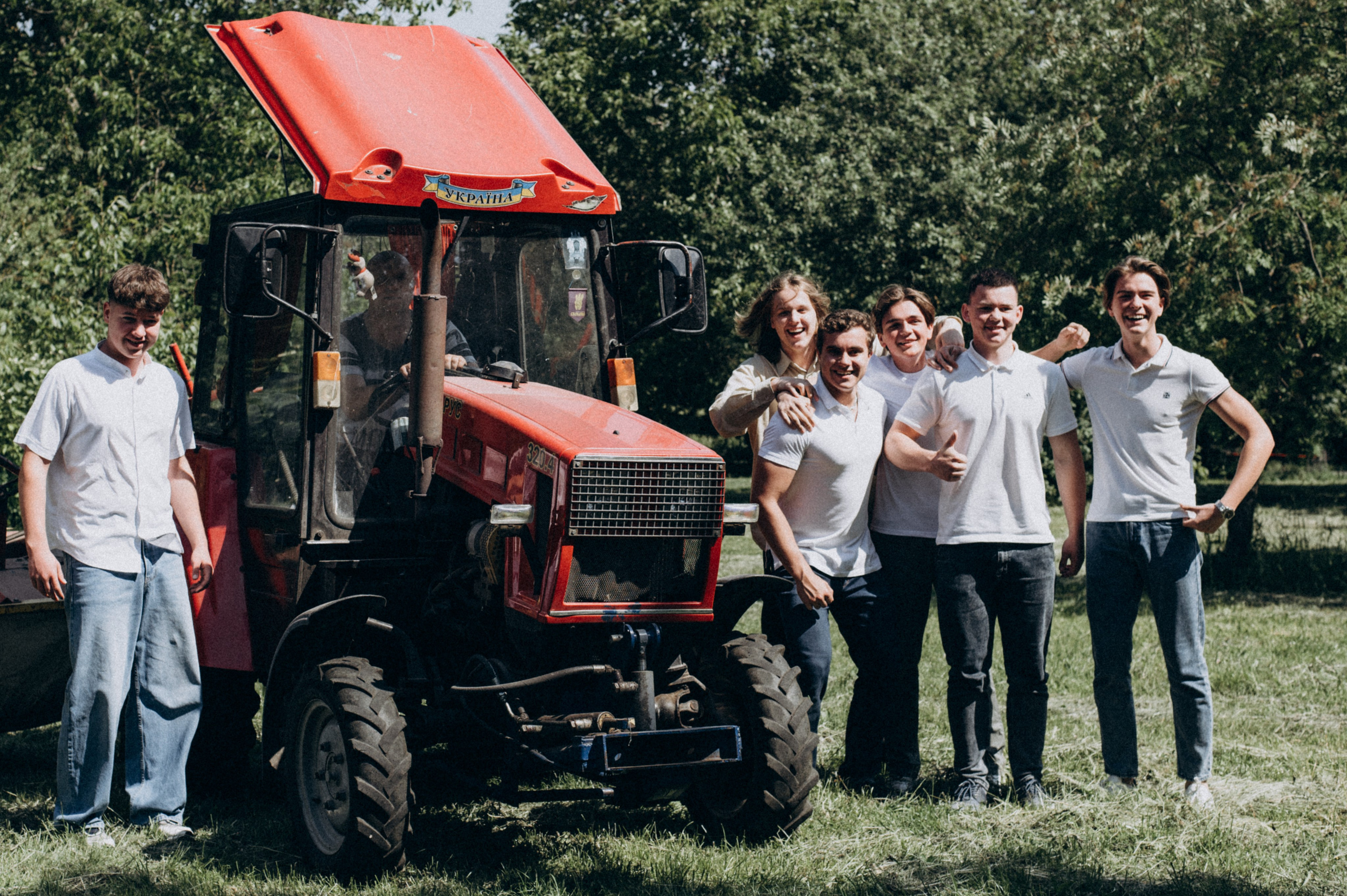 Фотосесія випускників, зйомка випускників Тернопіль Львів, випускні фотоальбоми Тернопіль, шкільні фотоальбоми Тернопіль. Сімейний, дитячий та індивідуальний фотограф в м. Тернопіль, м. Львів