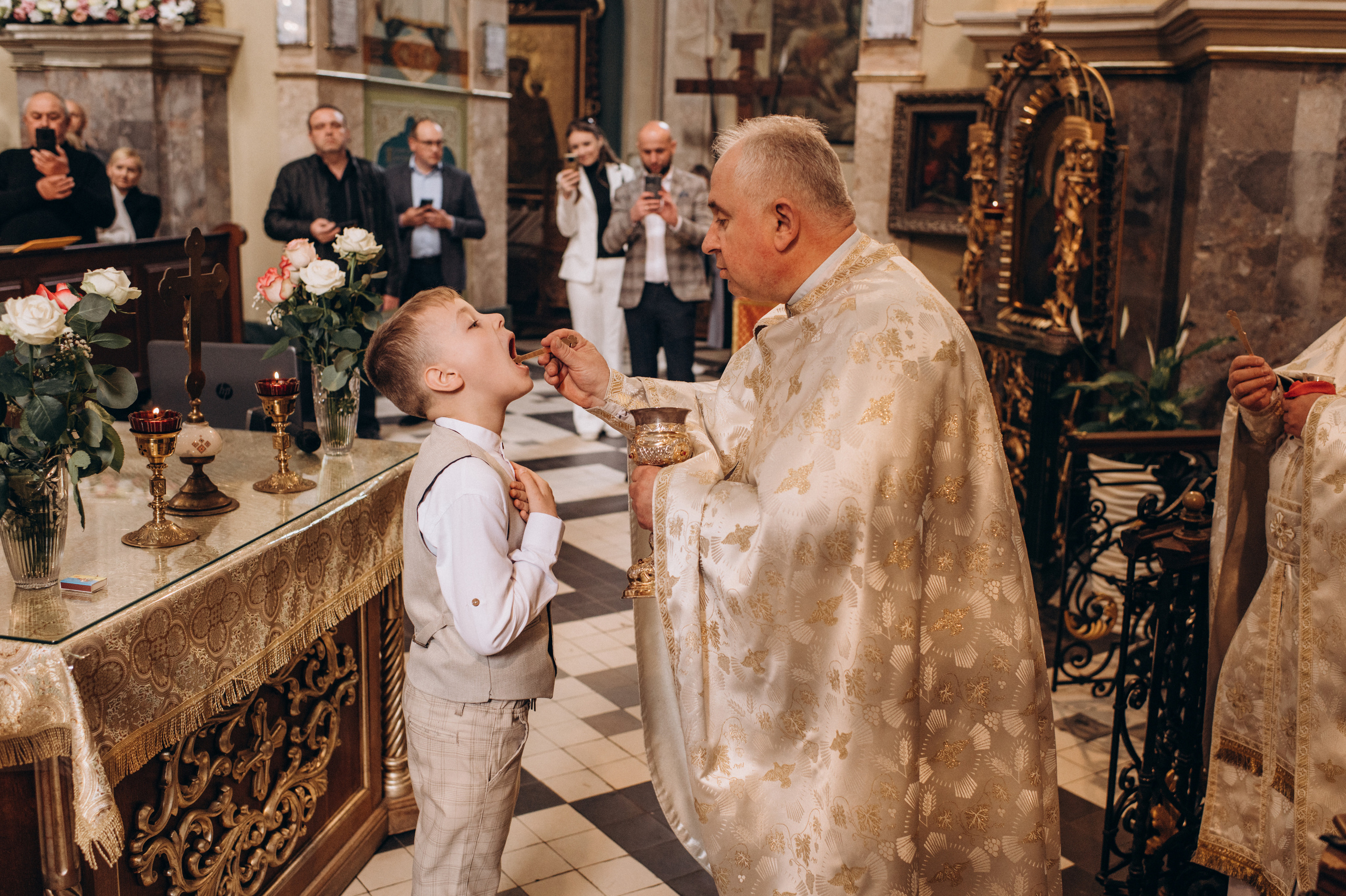 Фотосесія Першого Причастя Тернопіль, зйомка Причастя Тернопіль, Таїнство Першого Причастя Тернопіль, Катедра Причастя Тернопіль. Сімейний, дитячий та індивідуальний фотограф в м. Тернопіль, м. Львів