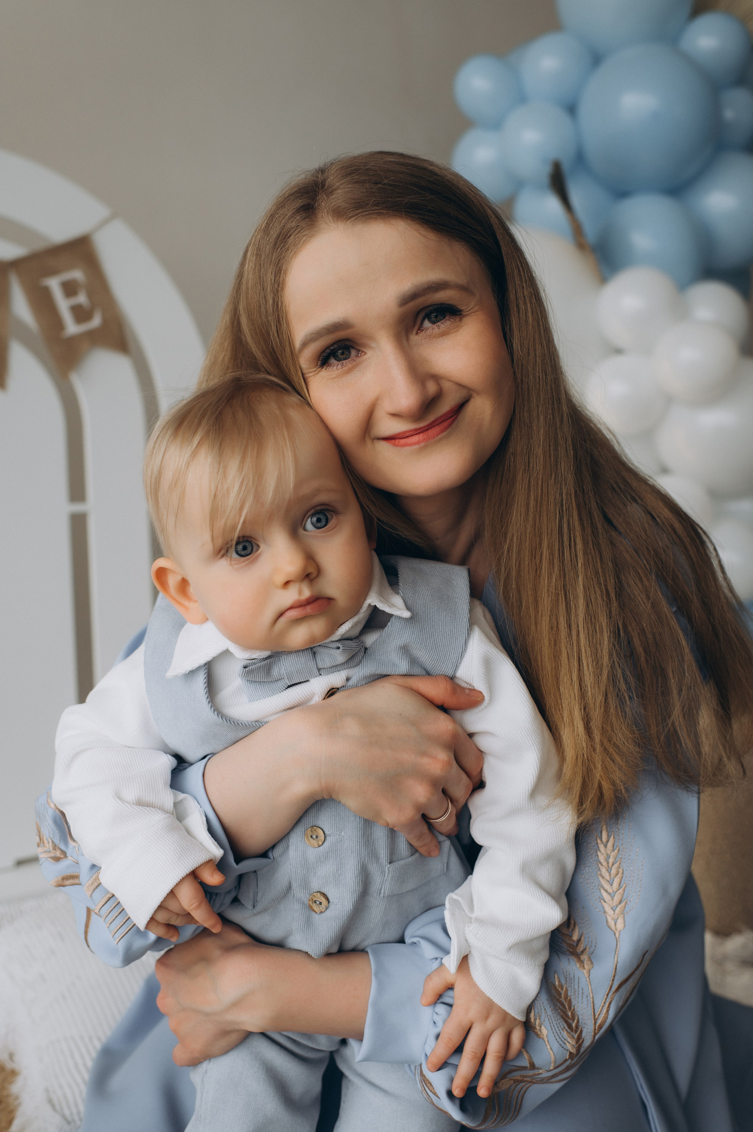 Зйомка дня народження дитини, фотосесія 1 рік Тернопіль, сімейний фотограф Тернопіль, сімейна фотосесія Тернопіль, перший тортик малюка. Сімейний, дитячий та індивідуальний фотограф в м. Тернопіль, м. Львів