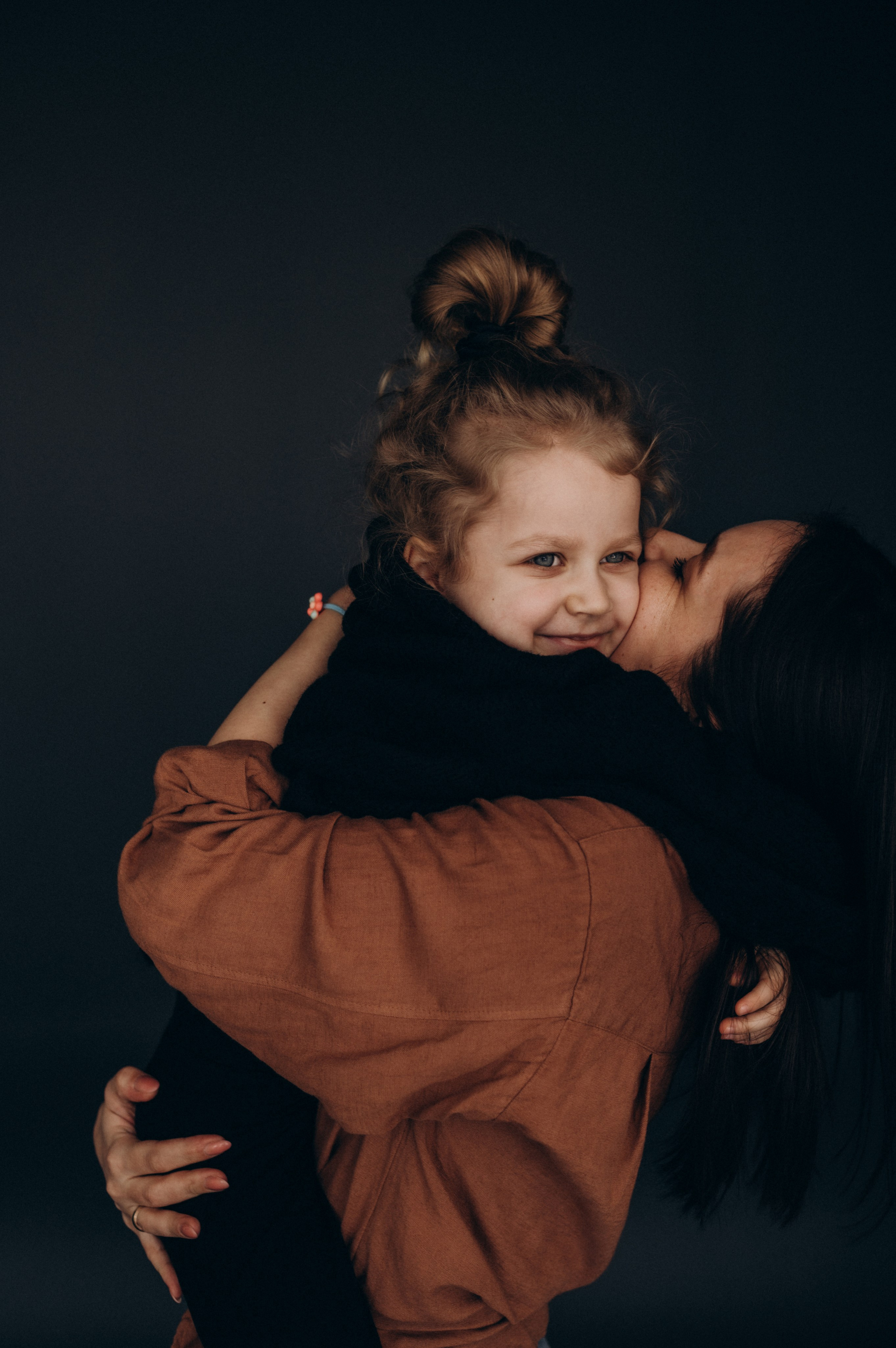 Сімейна фотосесія у студії, зйомка мами і дитини фотосесія Тернопіль Львів. Сімейний, дитячий та індивідуальний фотограф в м. Тернопіль, м. Львів