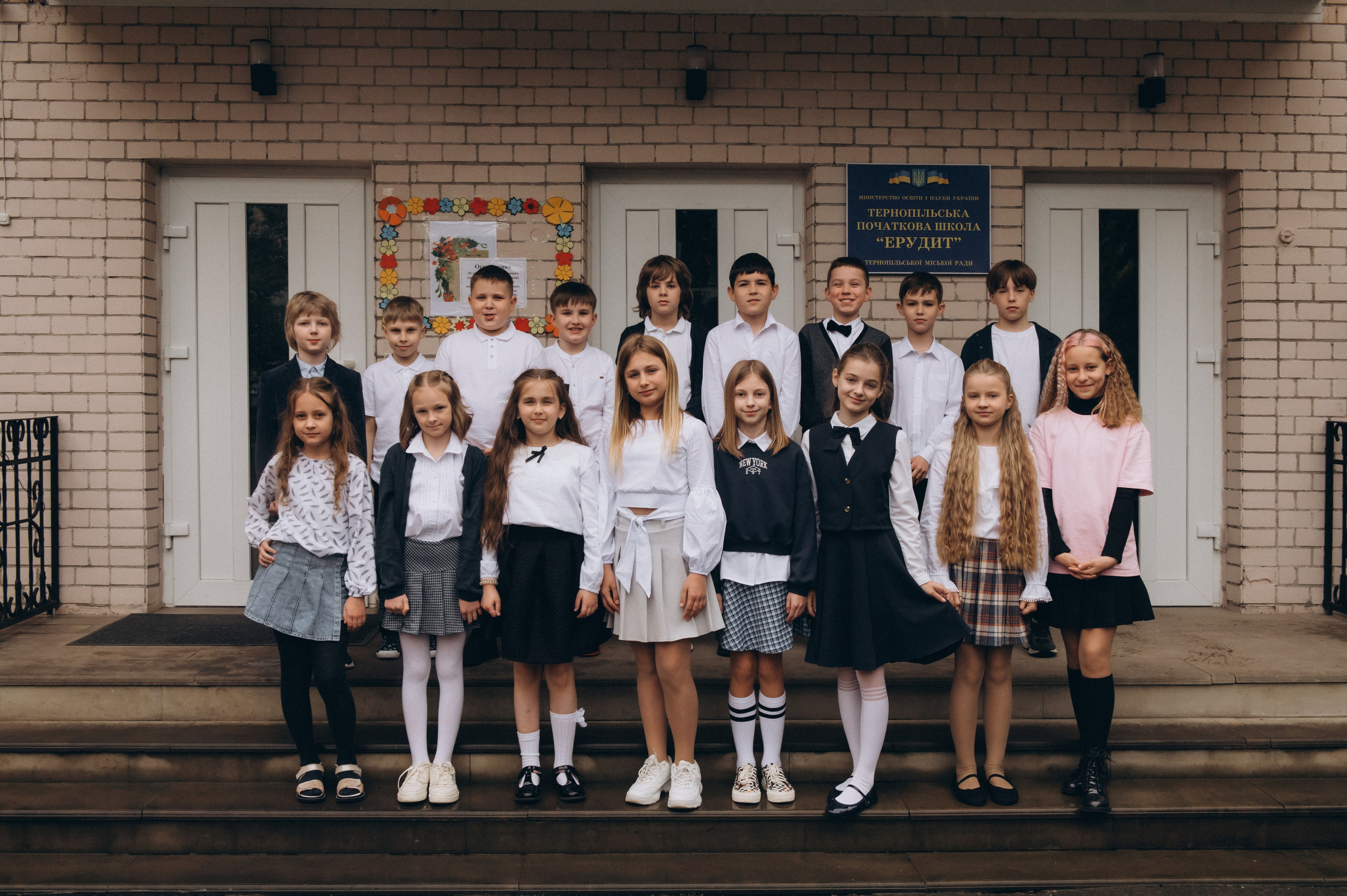 Шкільна фотосесія на віньєтки Тернопіль, фотосесія випускників Тернопіль, зйомка на віньєтки, шкільні фотоальбоми Тернопіль. Сімейний, дитячий та індивідуальний фотограф в м. Тернопіль, м. Львів