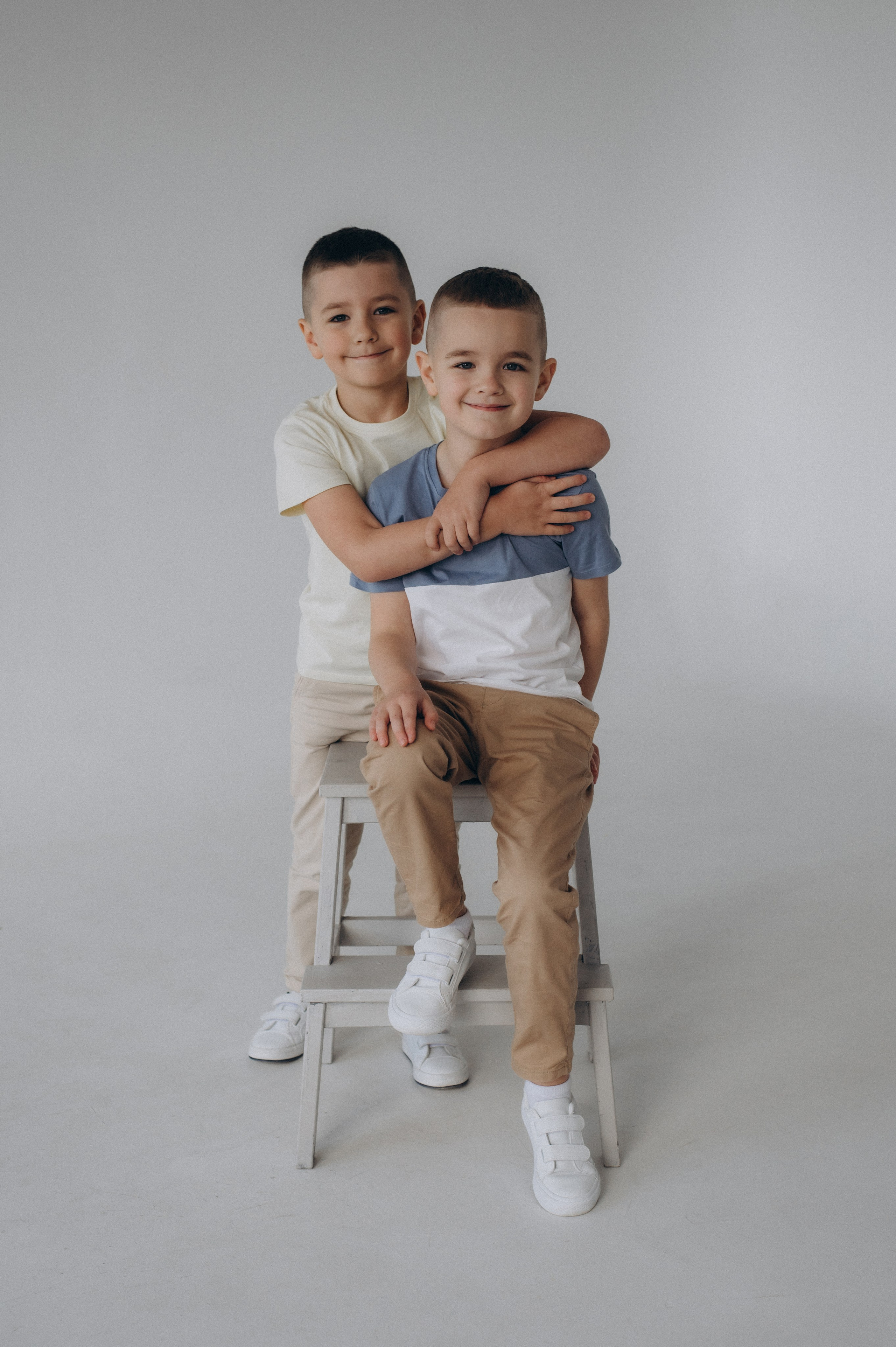 Сімейна фотосесія Тернопіль, сімейний фотограф Тернопіль Львів, зйомка дітей, портретний фотограф Тернопіль, фотосесія Причастя у студії. Сімейний, дитячий та індивідуальний фотограф в м. Тернопіль, м. Львів