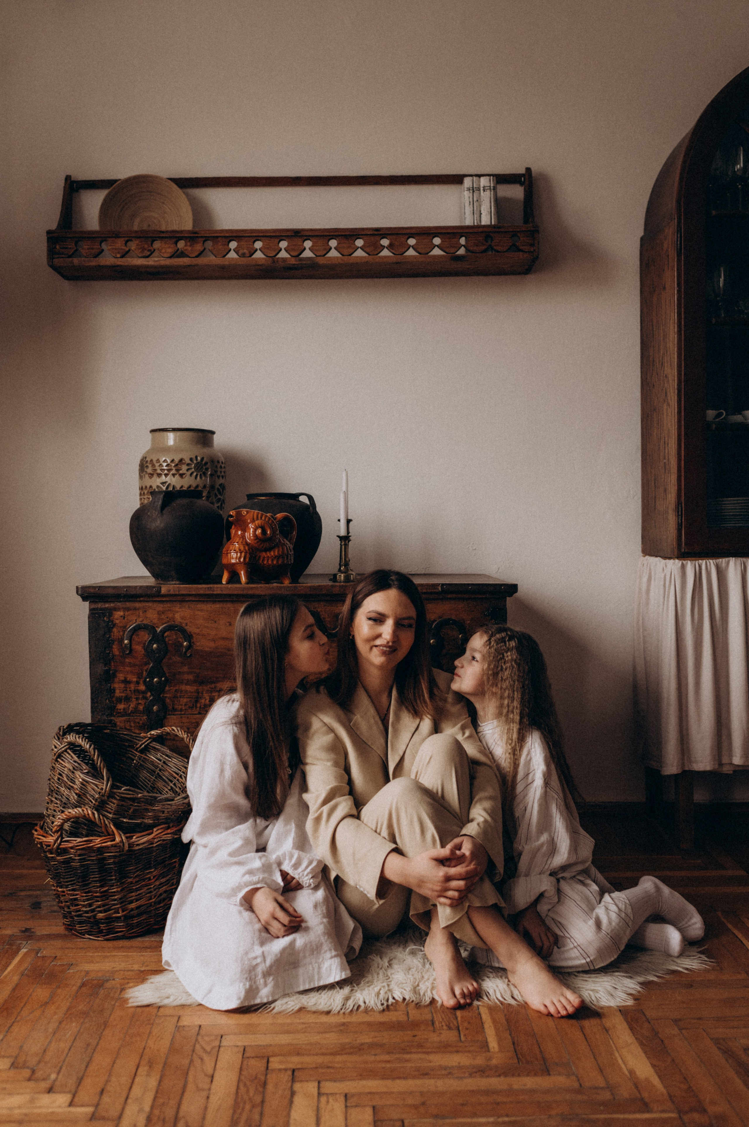 Сімейна фотосесія мами і донечок, зйомка Тернопіль Львів етностиль. Сімейний, дитячий та індивідуальний фотограф в м. Тернопіль, м. Львів